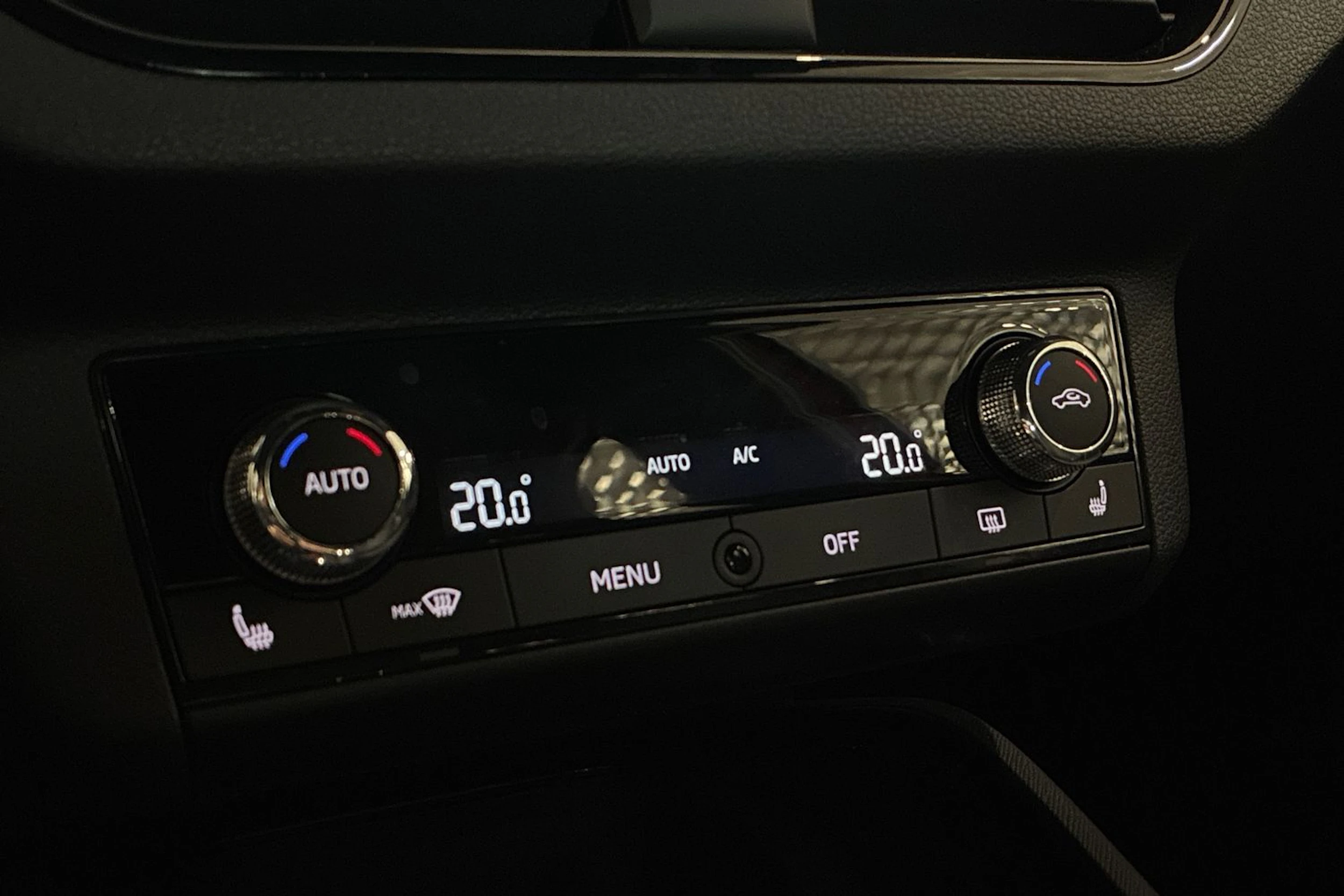 punainen Skoda Kamiq 2020 kuva 21.