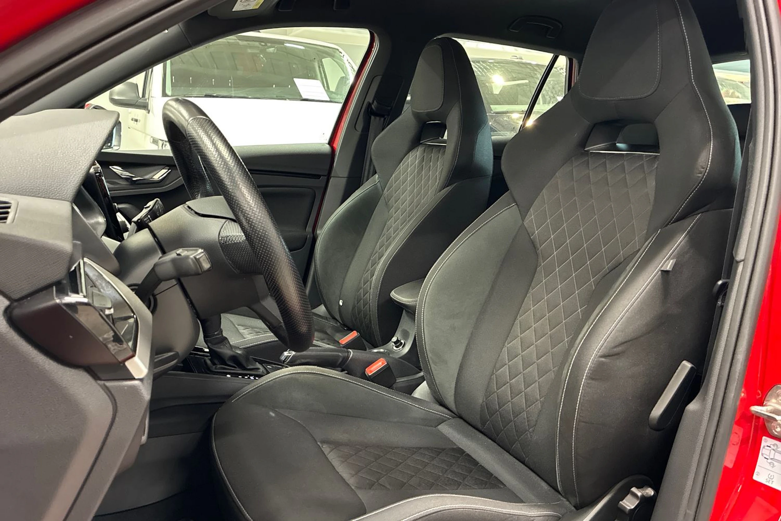 punainen Skoda Kamiq 2020 kuva 24.