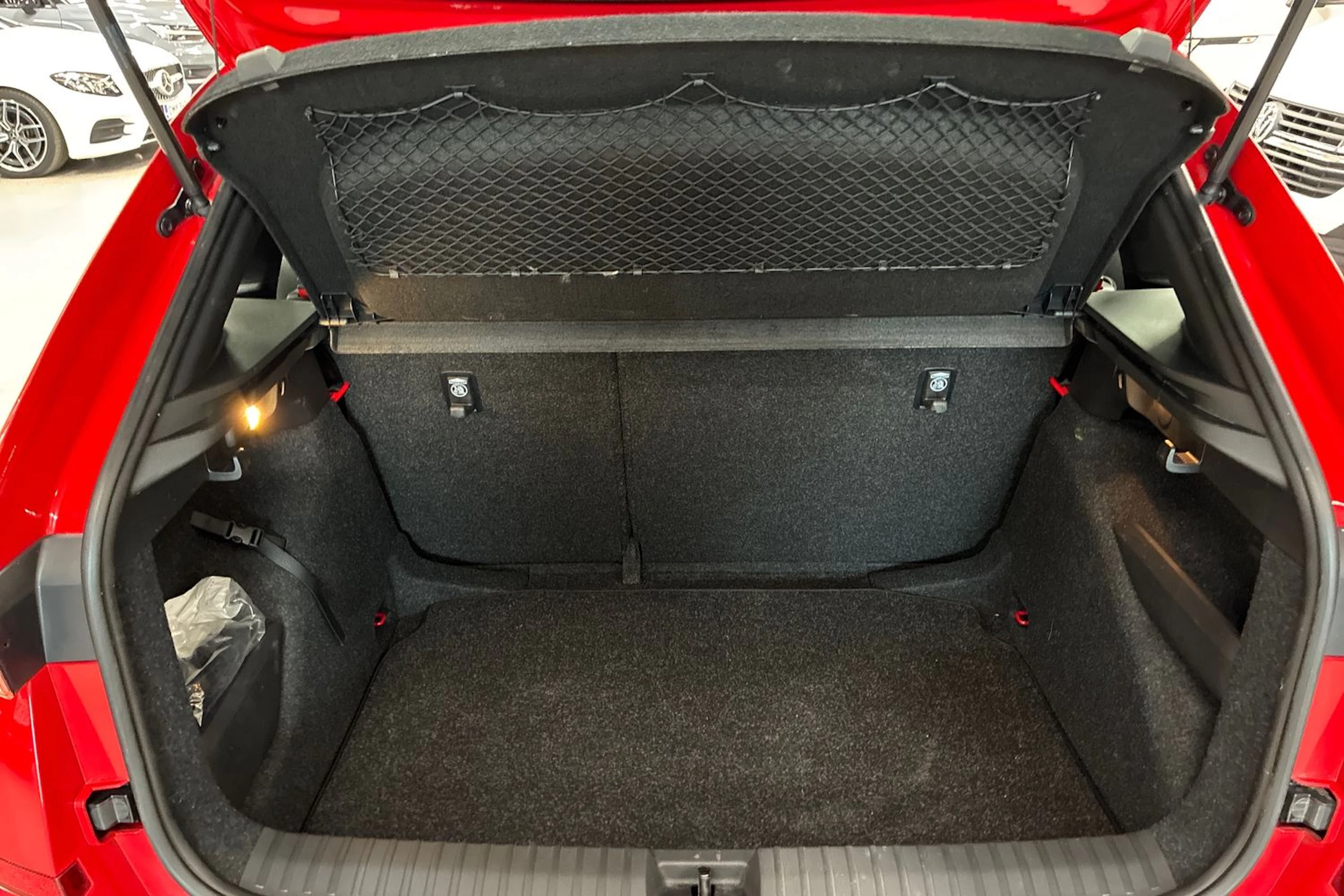 punainen Skoda Kamiq 2020 kuva 25.