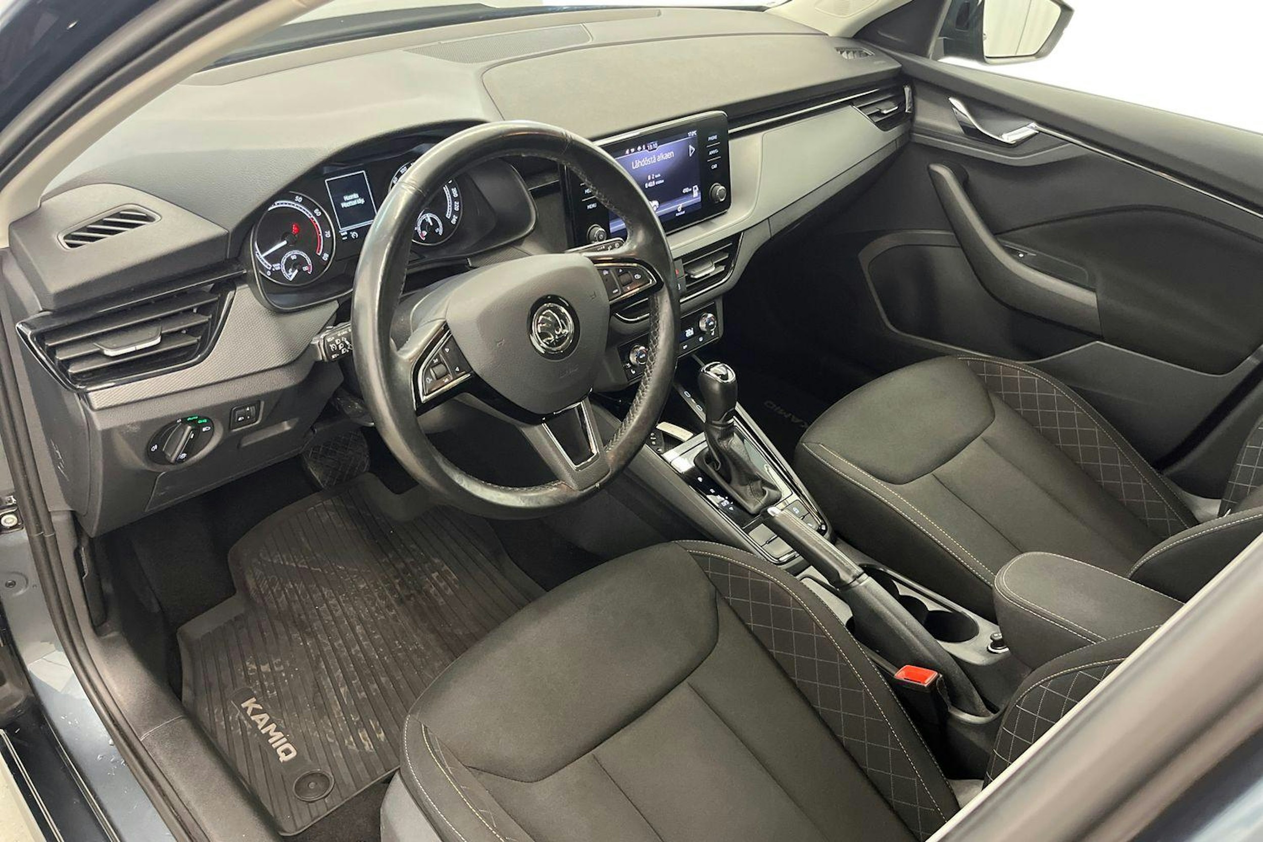 Harmaa Skoda Kamiq 2020 kuva 7.