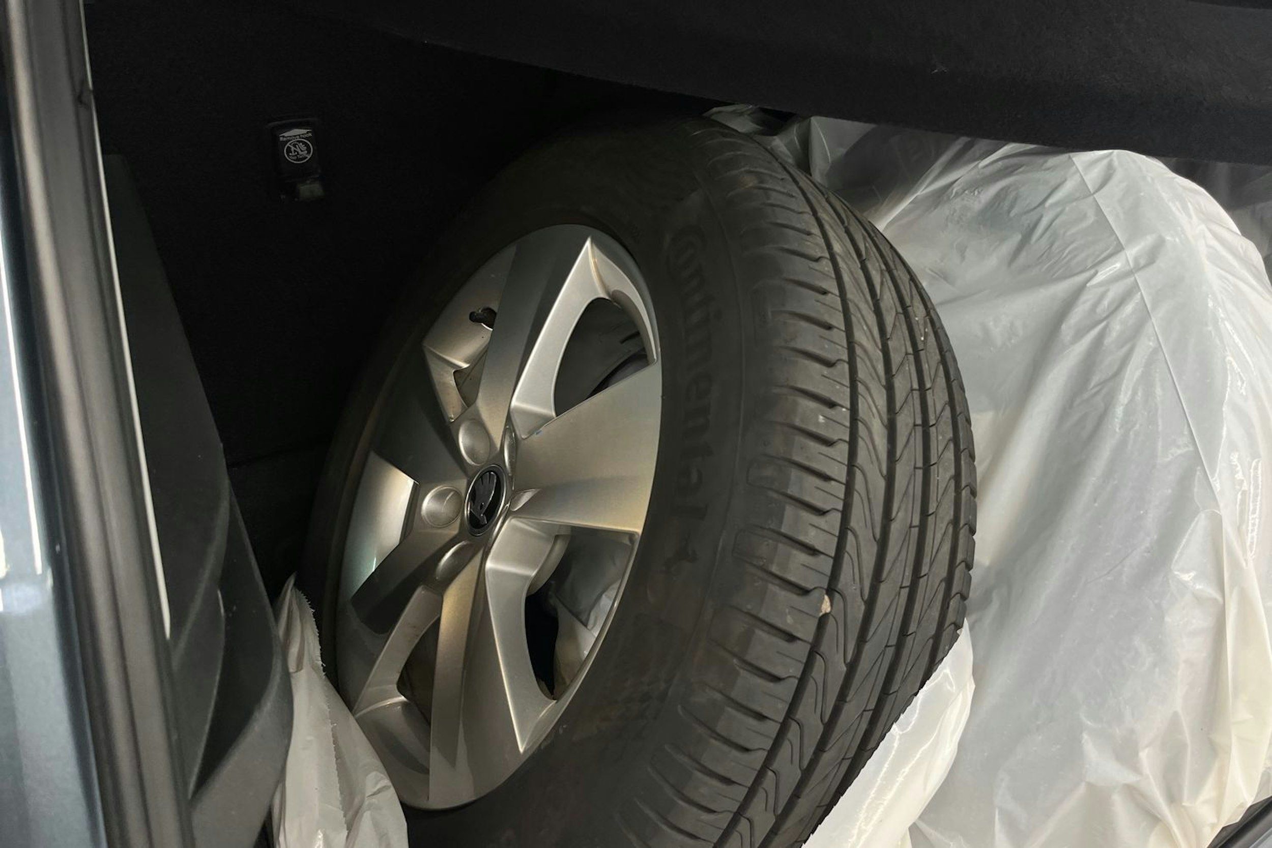 Harmaa Skoda Kamiq 2020 kuva 13.