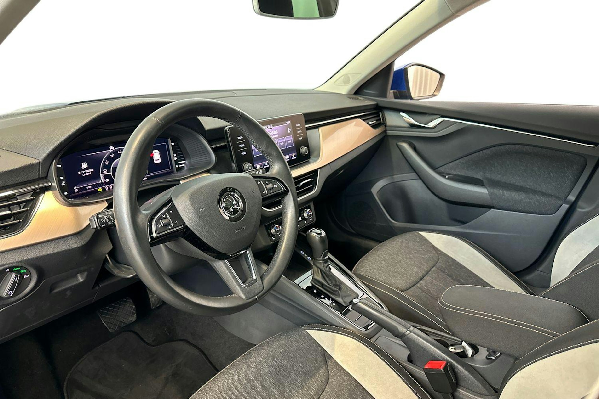 sininen Skoda Kamiq 2020 kuva 7.