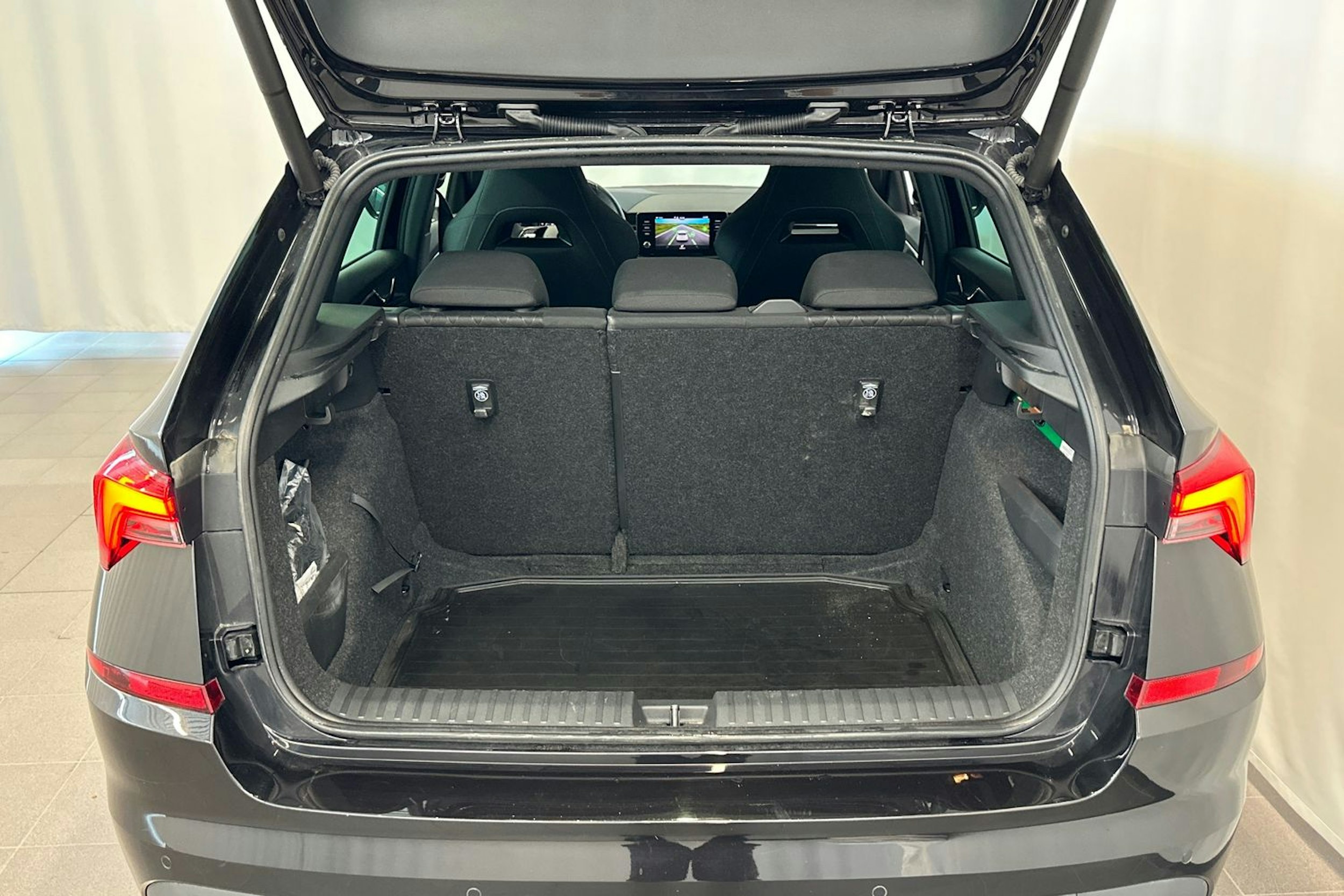 musta Skoda Kamiq 2021 kuva 16.