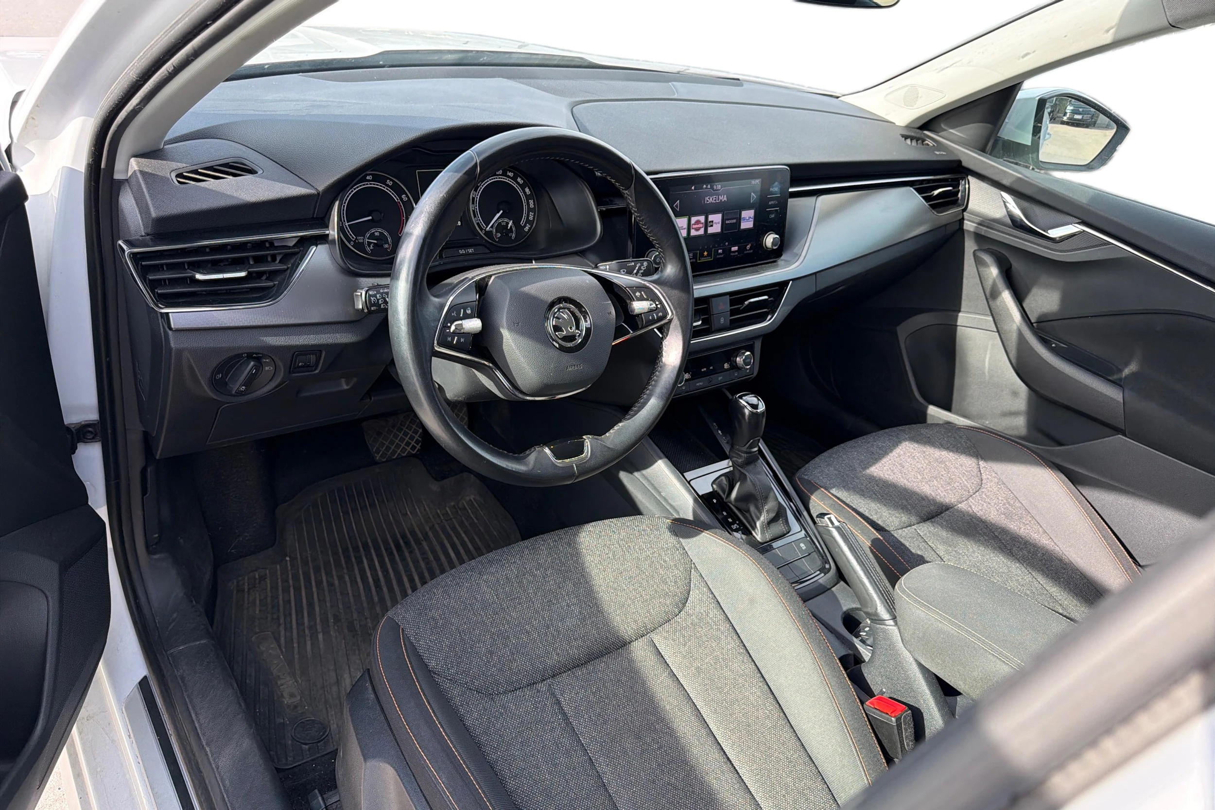 Valkoinen Skoda Kamiq 2021 kuva 3.