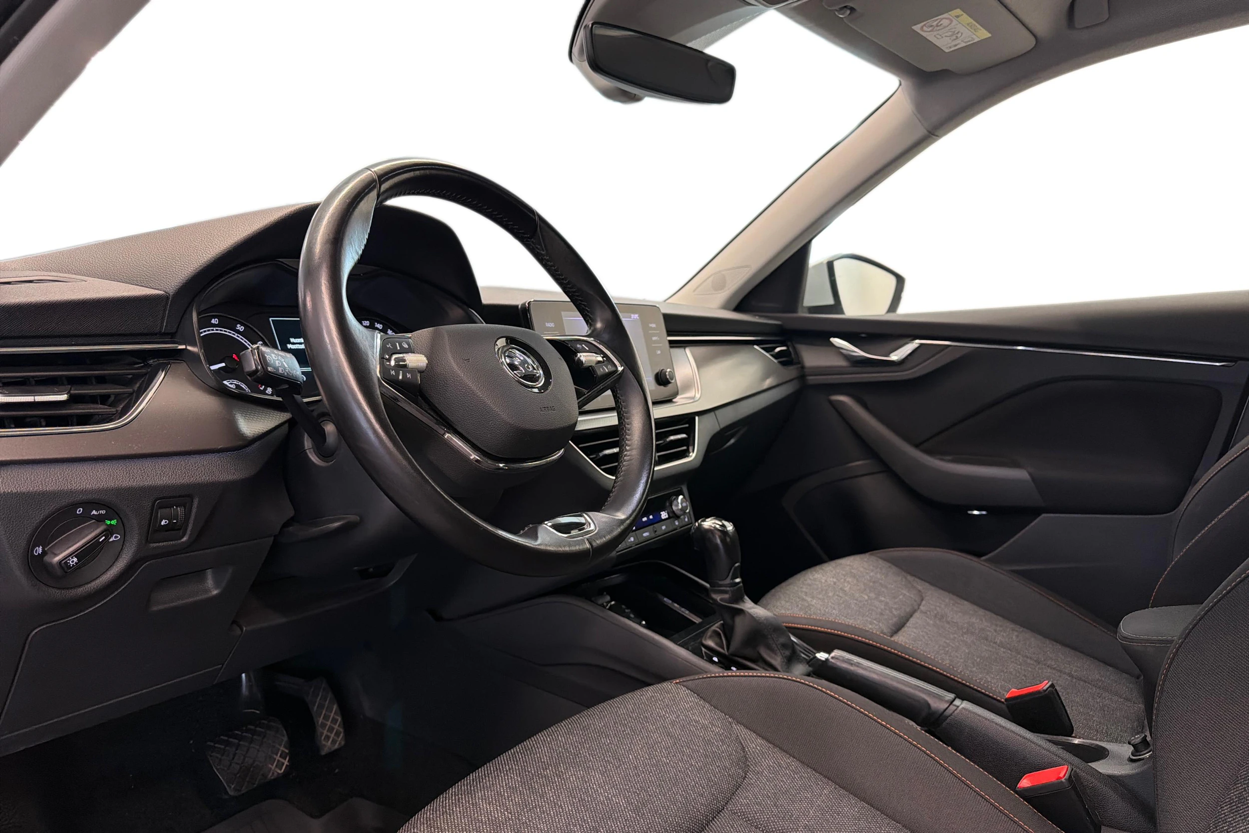 Valkoinen Skoda Kamiq 2021 kuva 6.