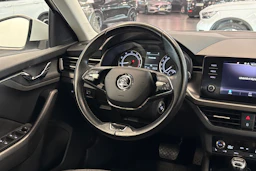Valkoinen Skoda Kamiq 2021 kuva 12.