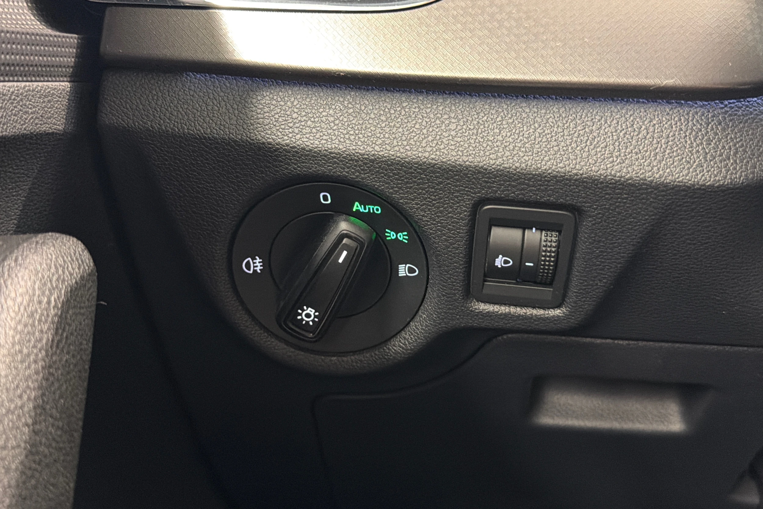 Valkoinen Skoda Kamiq 2021 kuva 16.