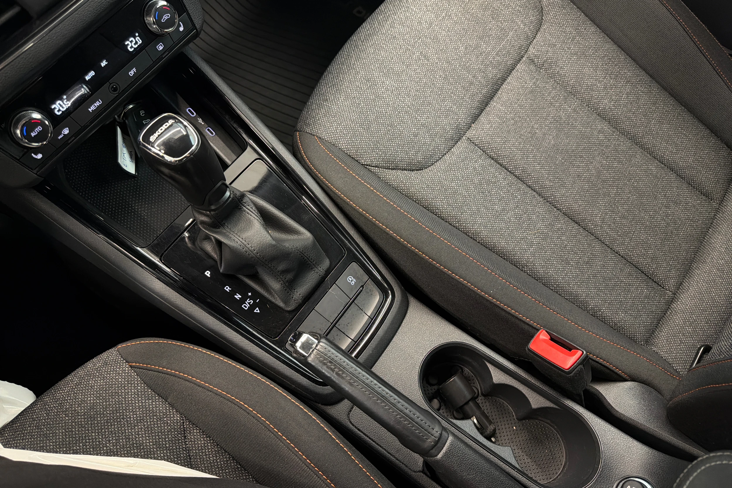 Valkoinen Skoda Kamiq 2021 kuva 18.