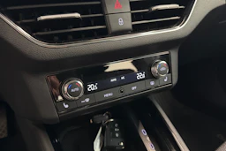 Valkoinen Skoda Kamiq 2021 kuva 19.