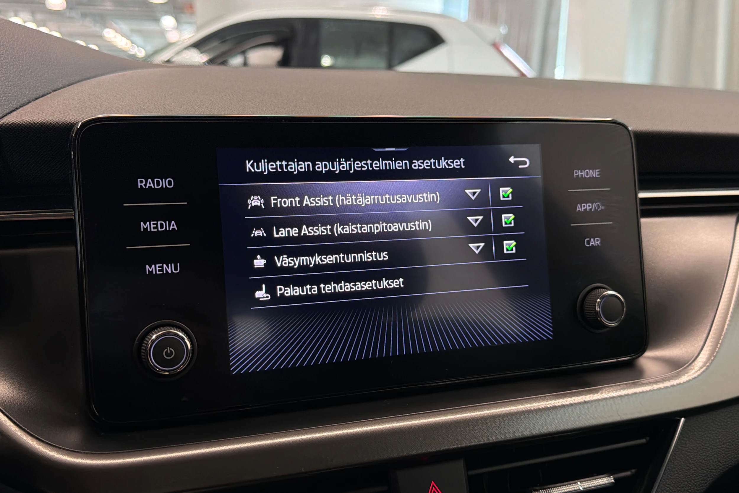 Valkoinen Skoda Kamiq 2021 kuva 21.