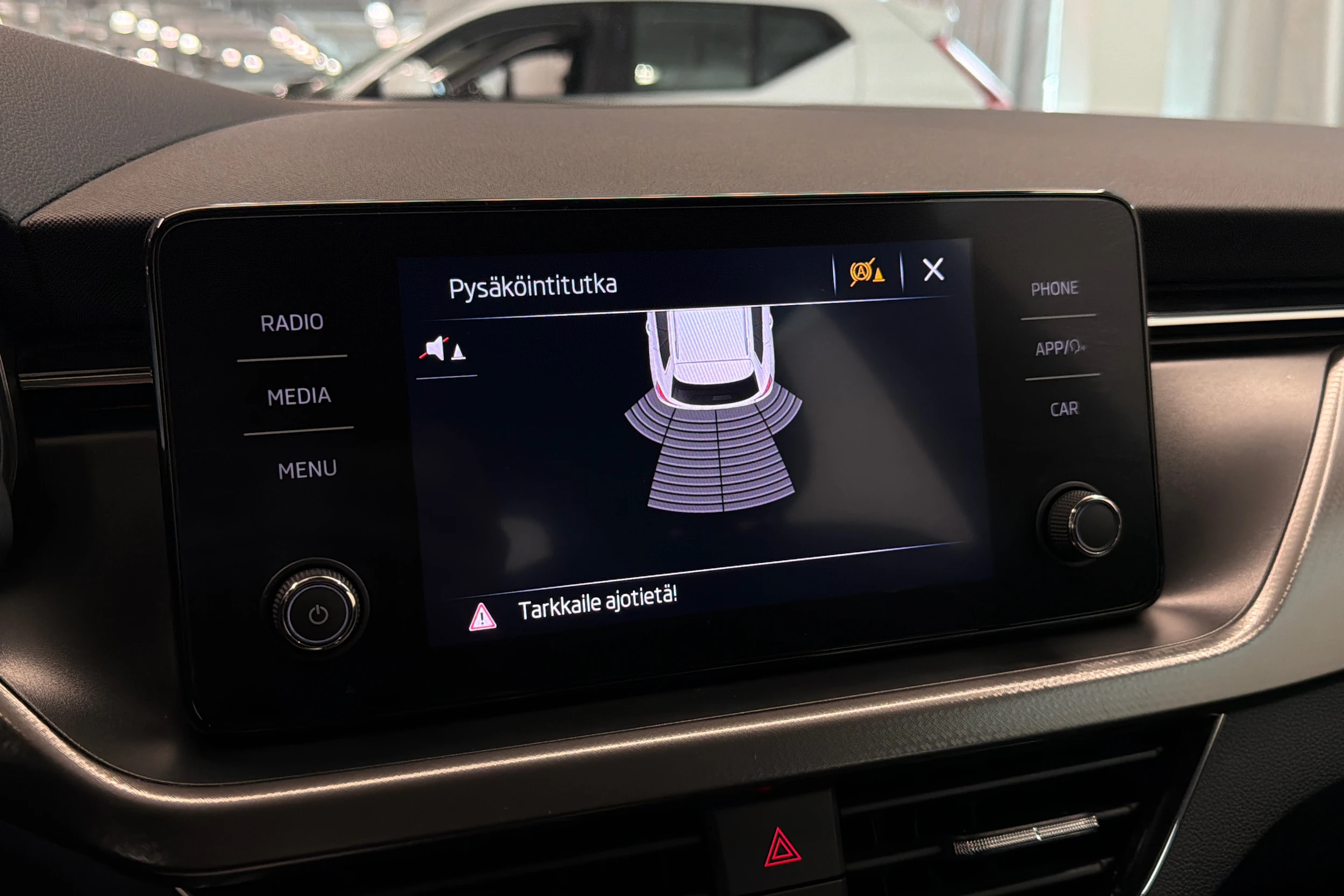 Valkoinen Skoda Kamiq 2021 kuva 24.