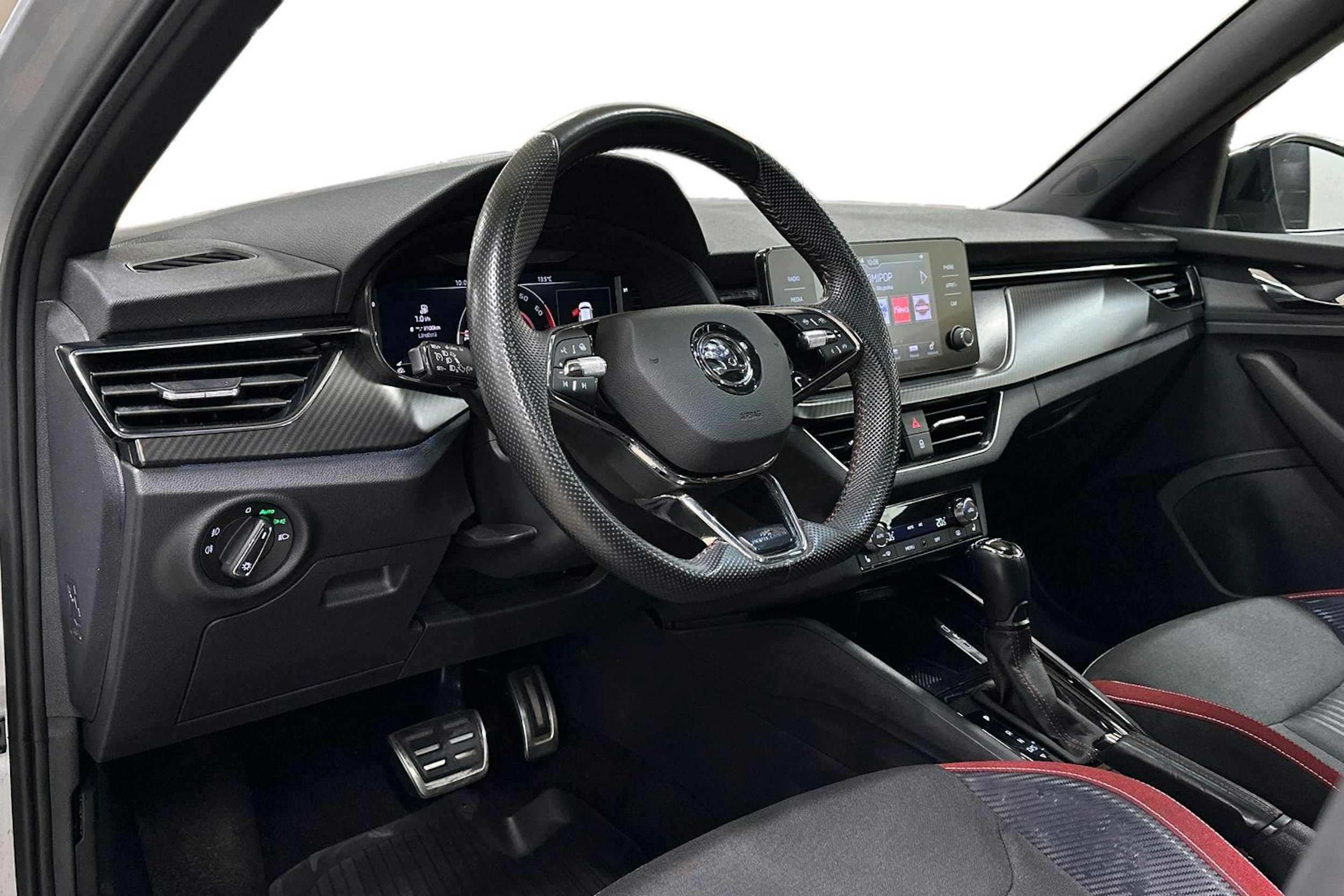 harmaa Skoda Kamiq 2021 kuva 6.