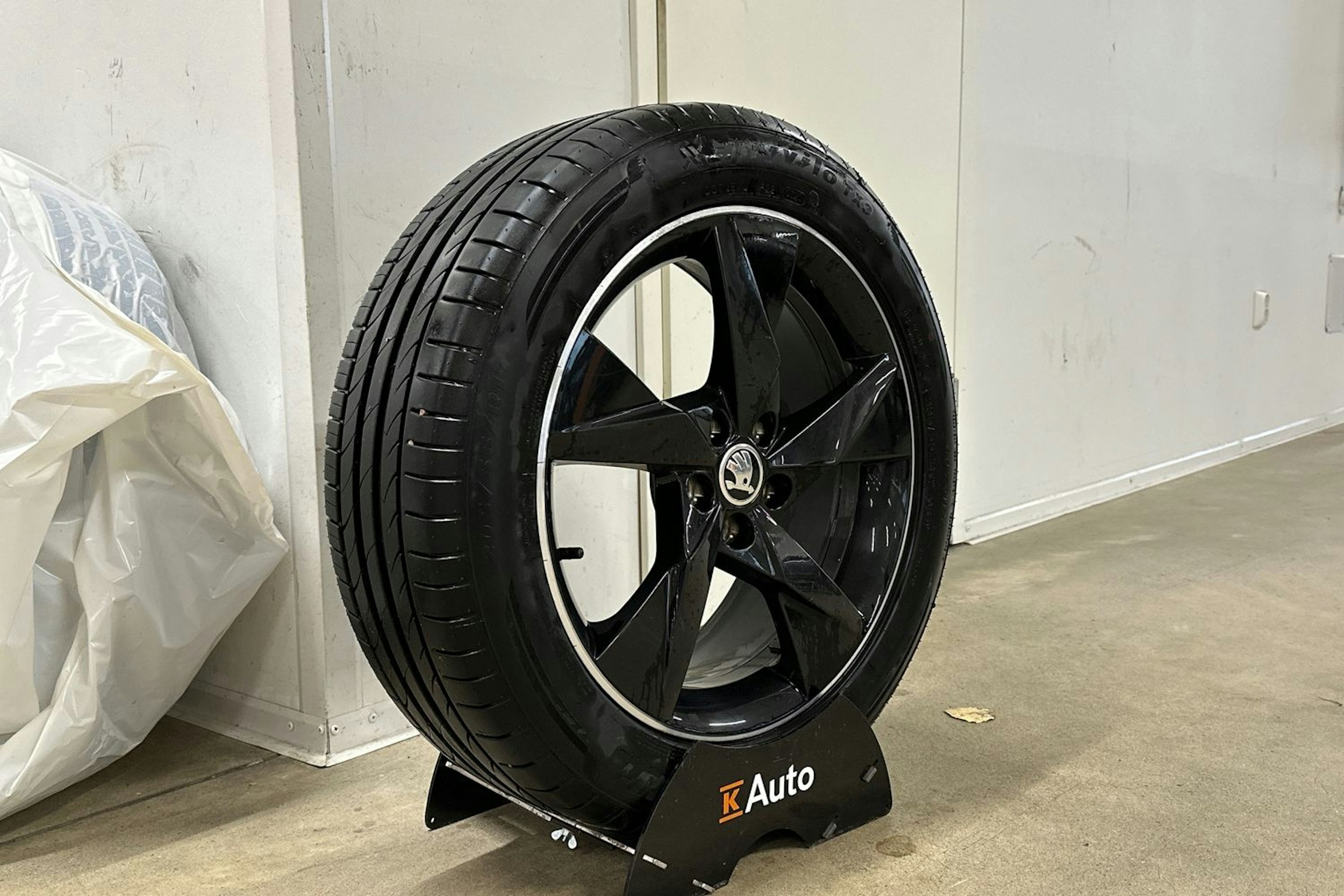 harmaa Skoda Kamiq 2021 kuva 10.