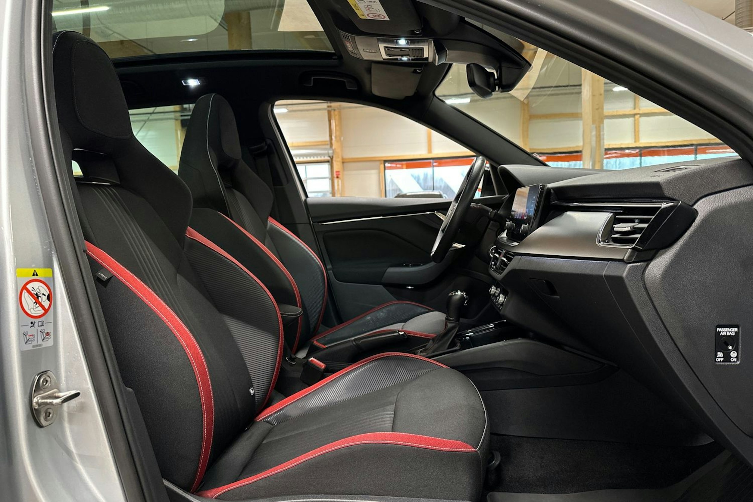 harmaa Skoda Kamiq 2021 kuva 11.