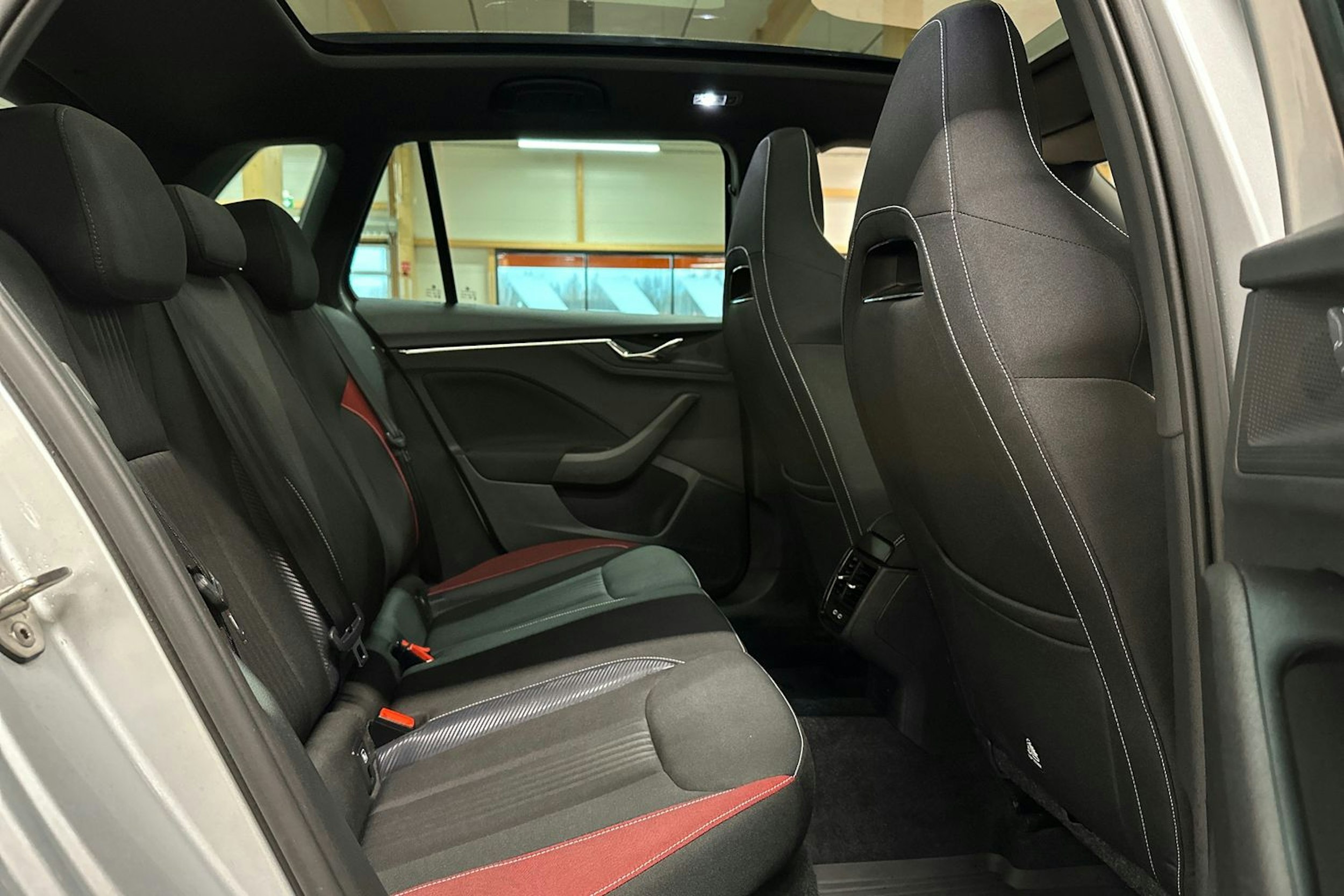 harmaa Skoda Kamiq 2021 kuva 12.