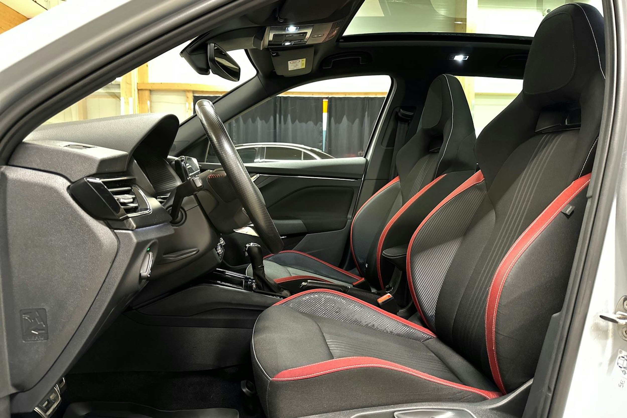 harmaa Skoda Kamiq 2021 kuva 13.