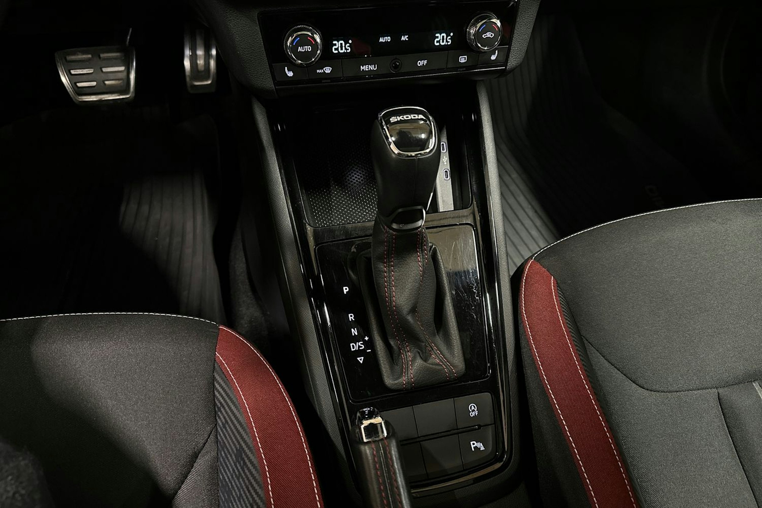 harmaa Skoda Kamiq 2021 kuva 18.