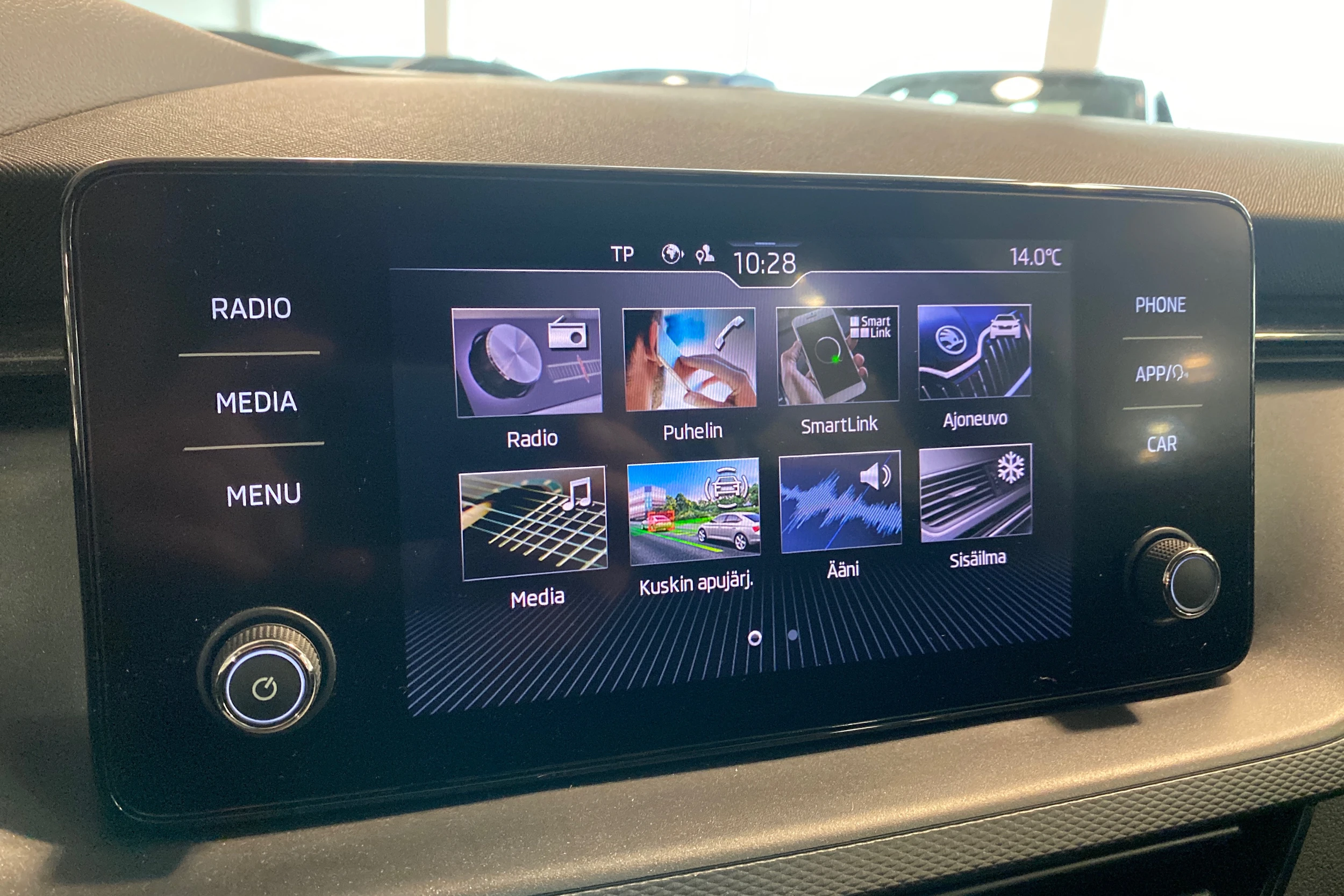 valkoinen Skoda Kamiq 2021 kuva 16.