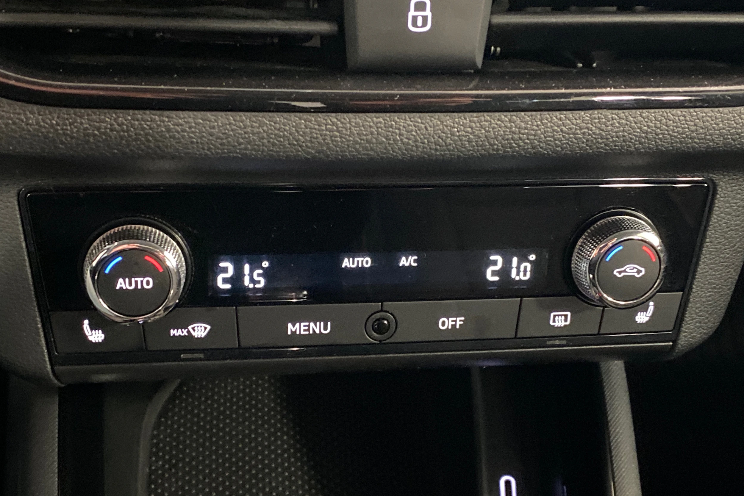 valkoinen Skoda Kamiq 2021 kuva 17.