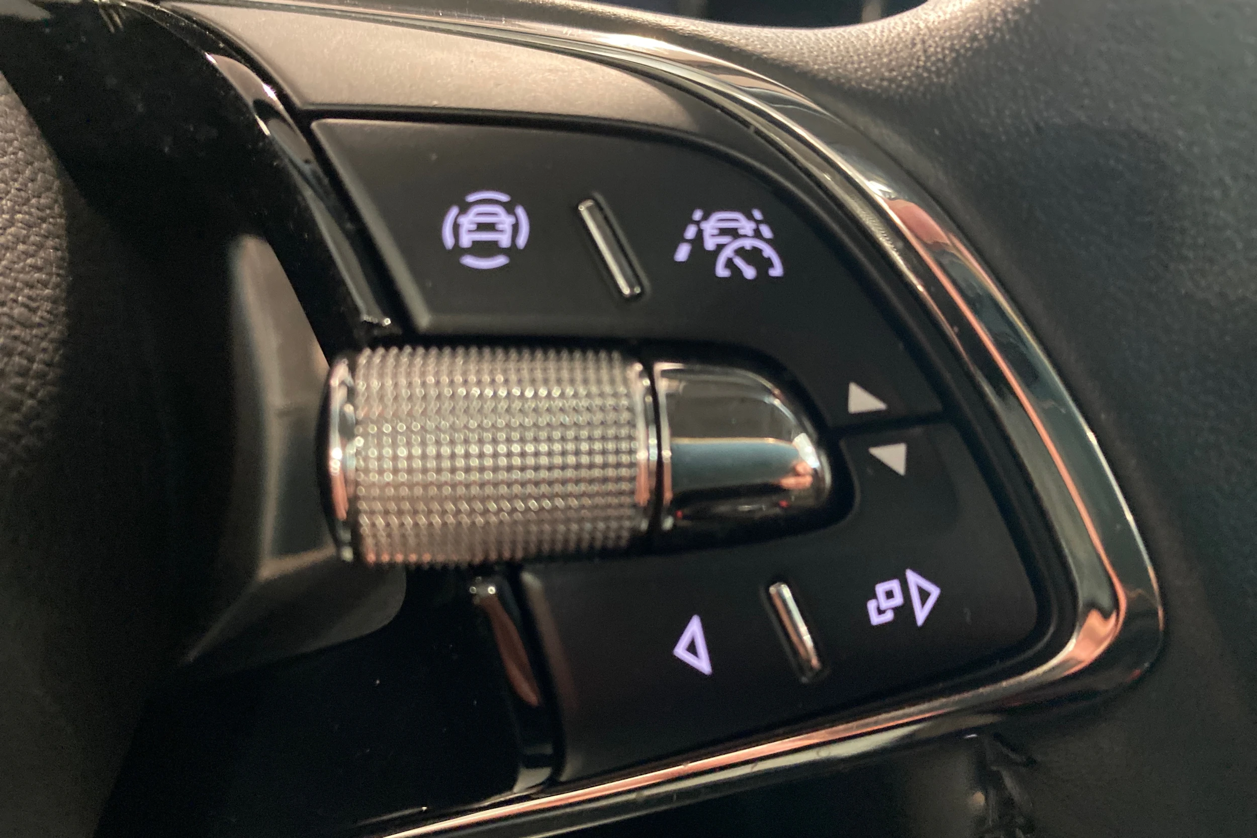 valkoinen Skoda Kamiq 2021 kuva 18.