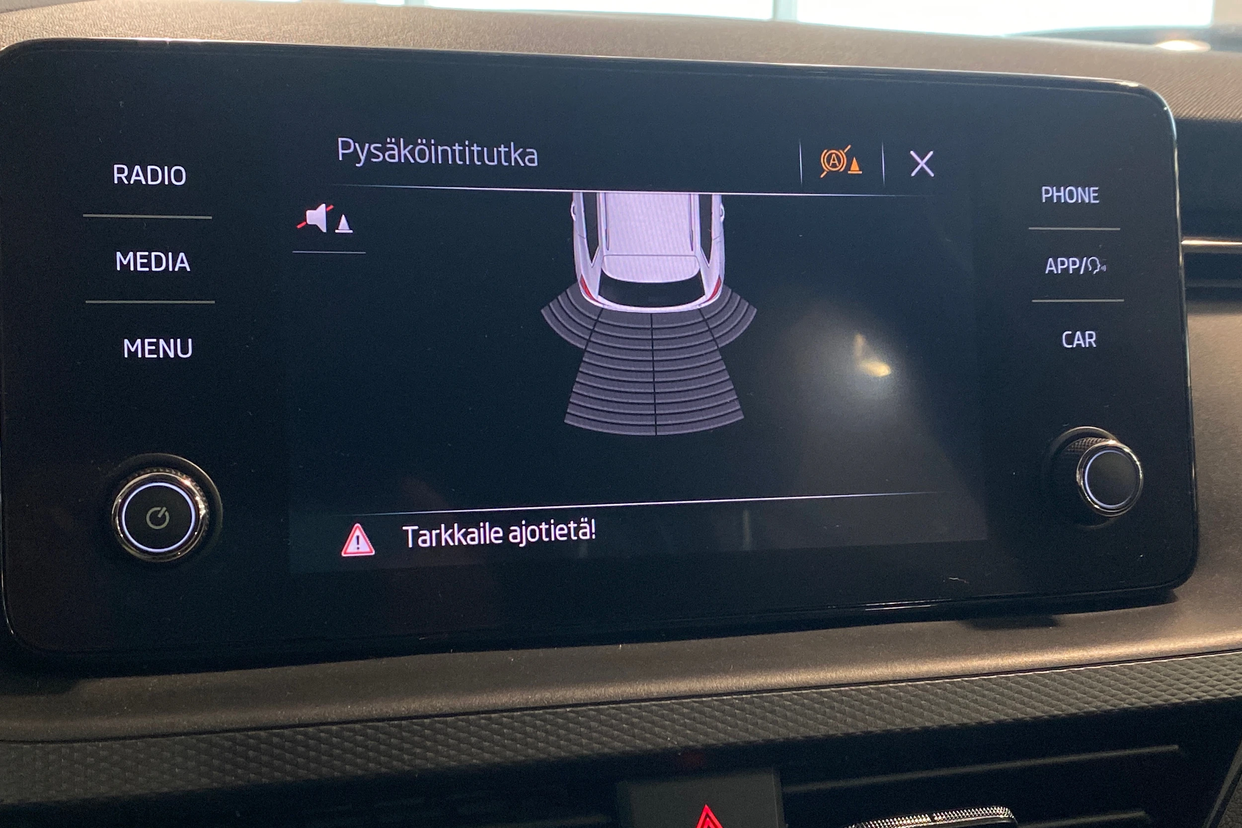 valkoinen Skoda Kamiq 2021 kuva 21.