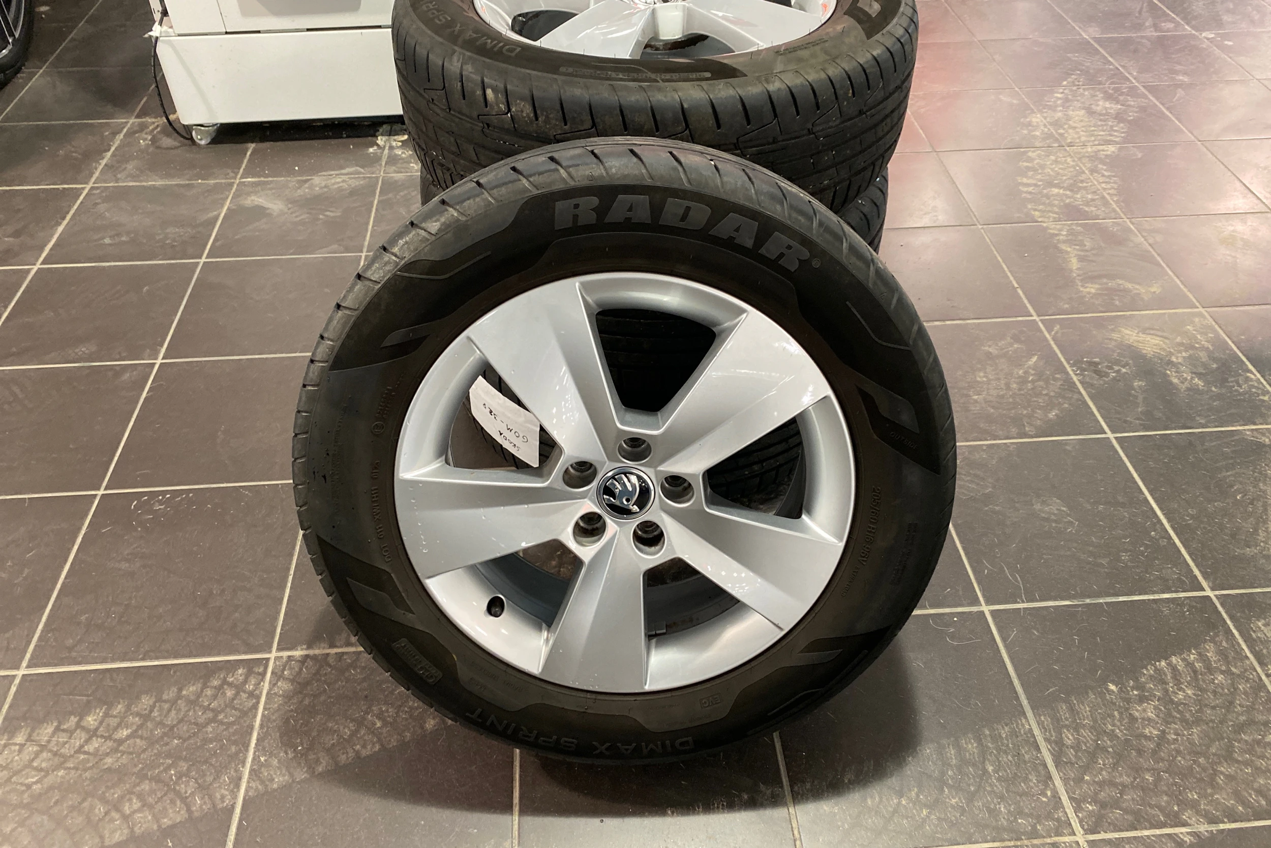 valkoinen Skoda Kamiq 2021 kuva 22.