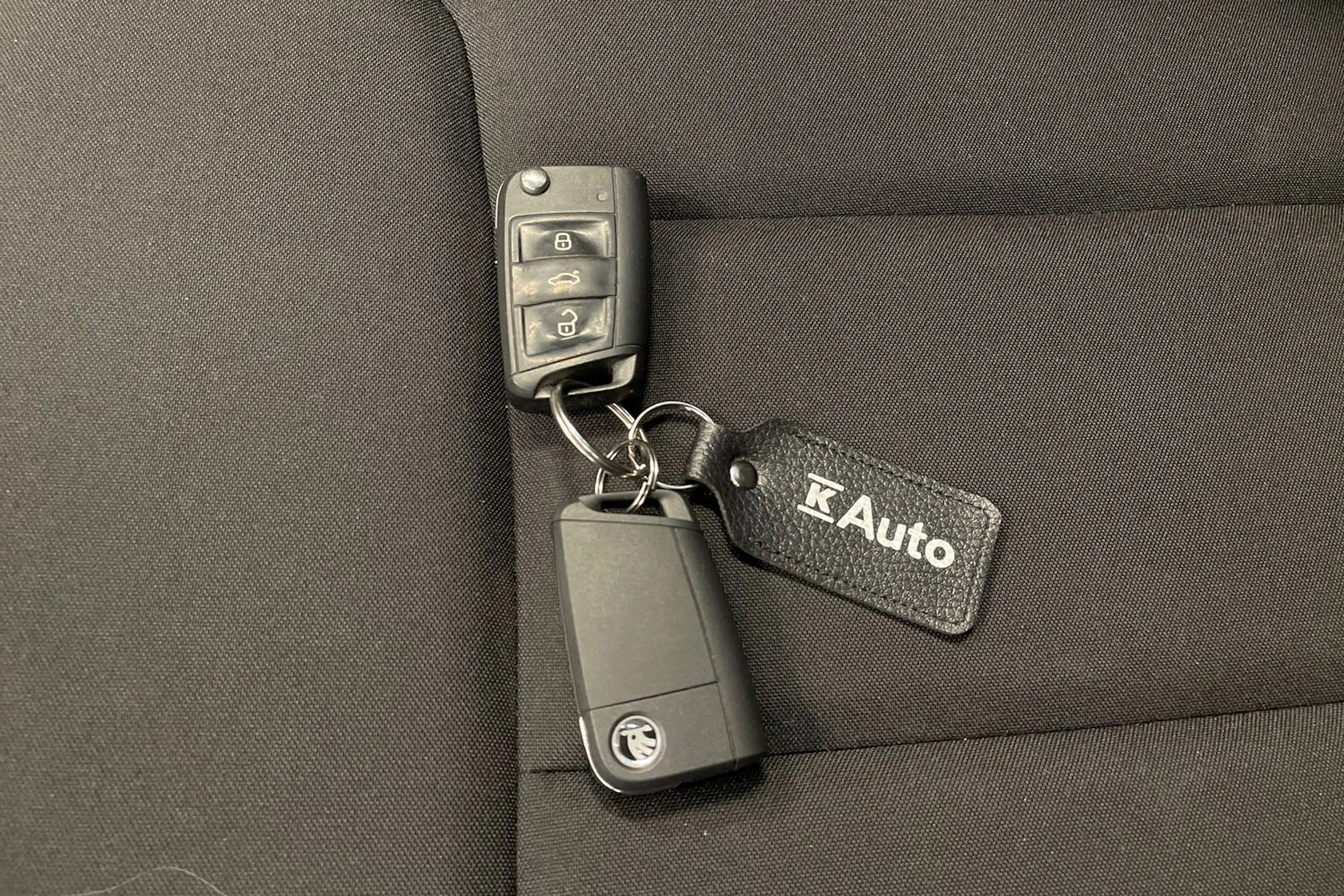 valkoinen Skoda Kamiq 2021 kuva 31.