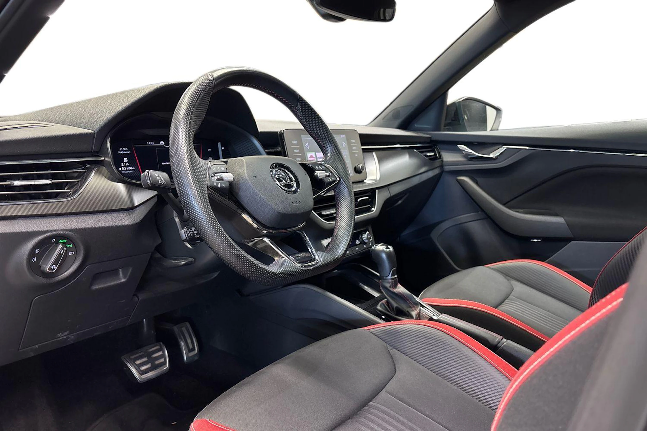 valkoinen Skoda Kamiq 2021 kuva 6.