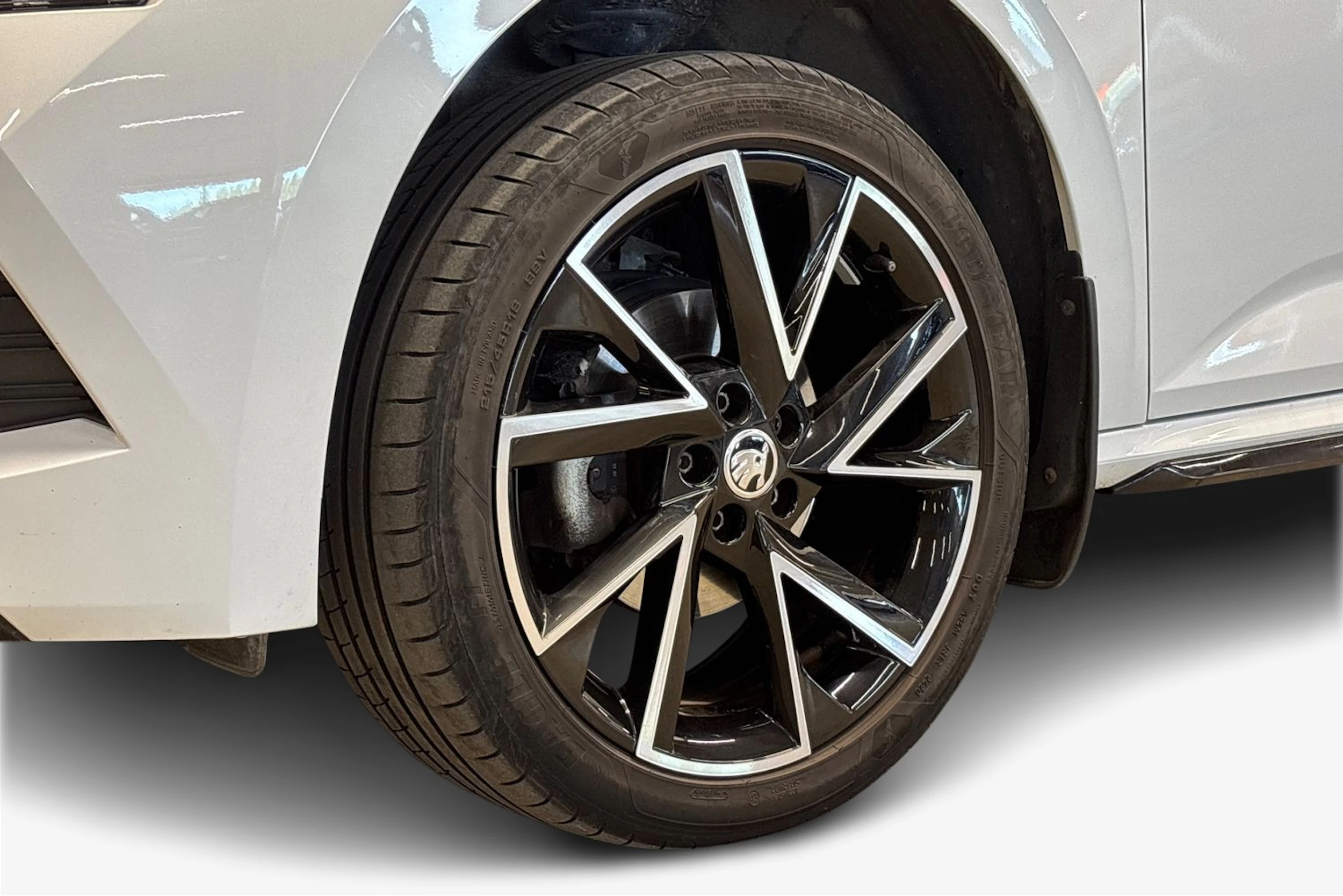 valkoinen Skoda Kamiq 2021 kuva 9.