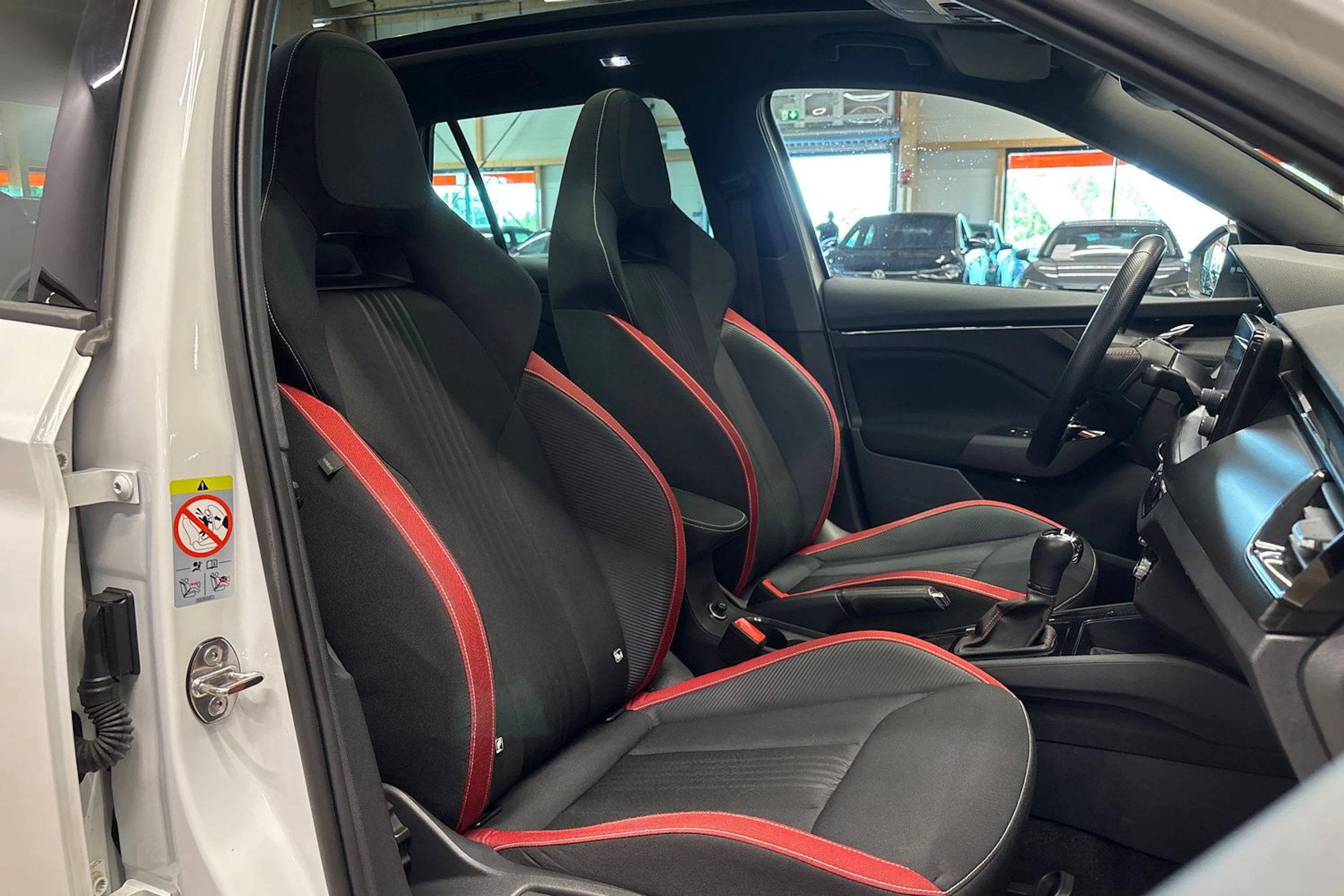 valkoinen Skoda Kamiq 2021 kuva 11.