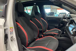 valkoinen Skoda Kamiq 2021 kuva 11.