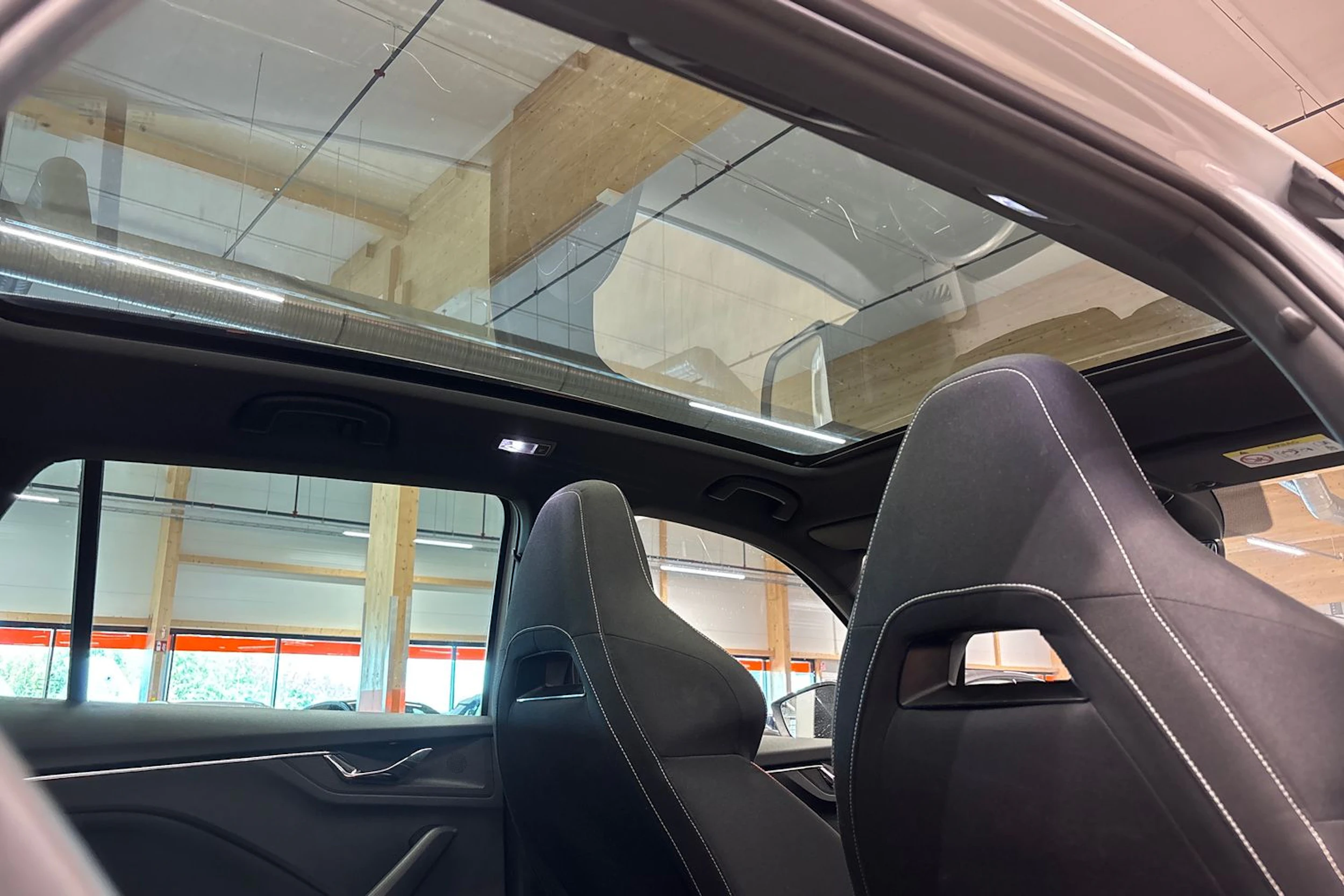 valkoinen Skoda Kamiq 2021 kuva 13.