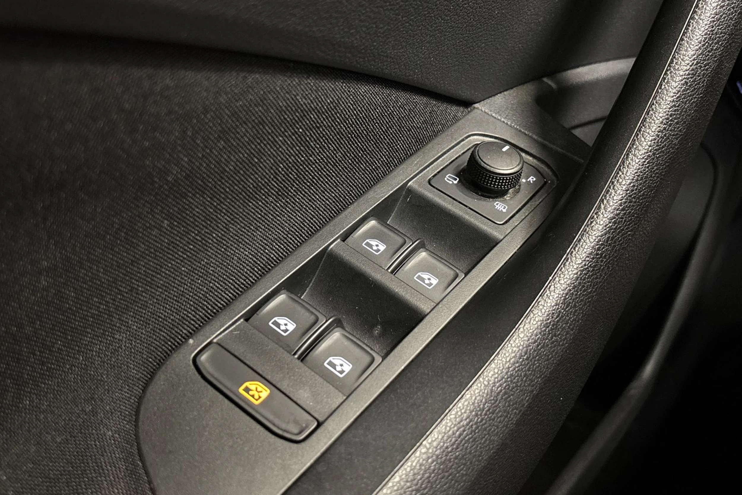 valkoinen Skoda Kamiq 2021 kuva 15.