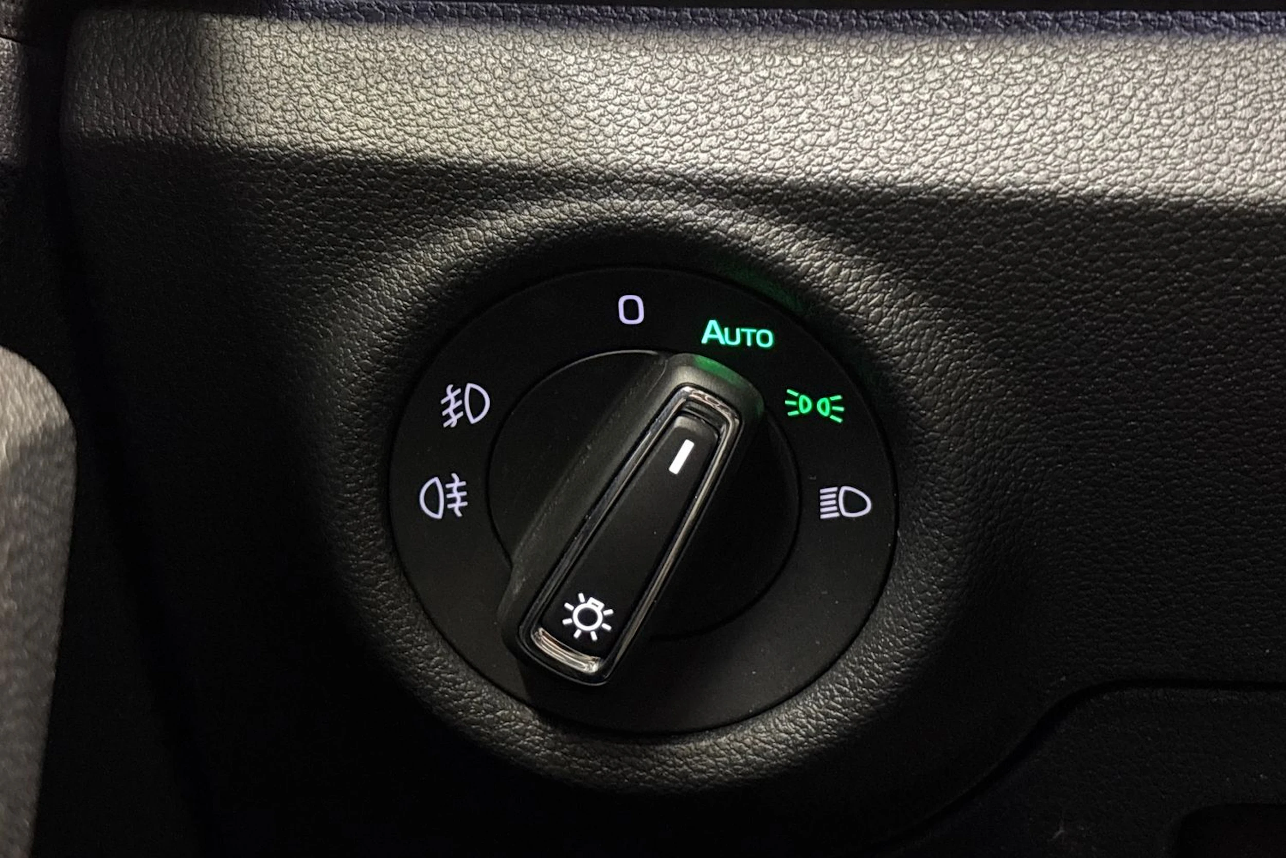 valkoinen Skoda Kamiq 2021 kuva 16.