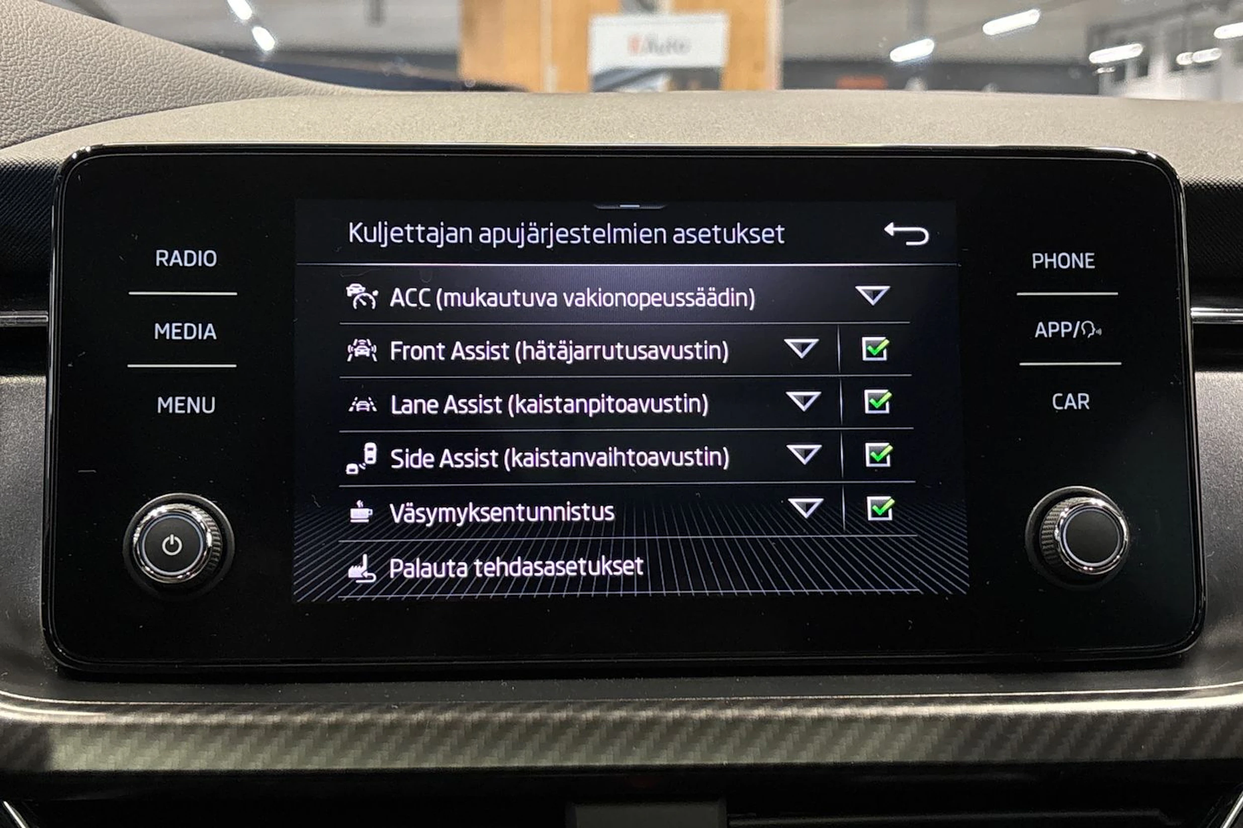 valkoinen Skoda Kamiq 2021 kuva 22.