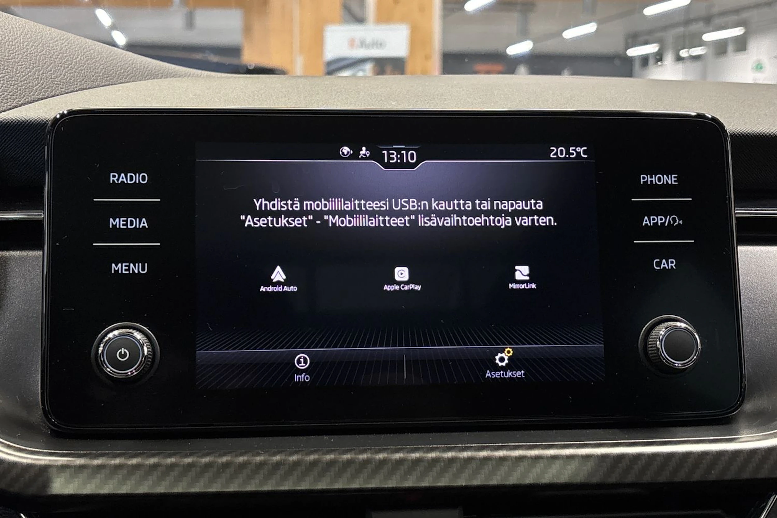 valkoinen Skoda Kamiq 2021 kuva 23.