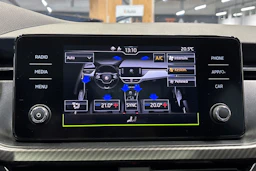 valkoinen Skoda Kamiq 2021 kuva 24.