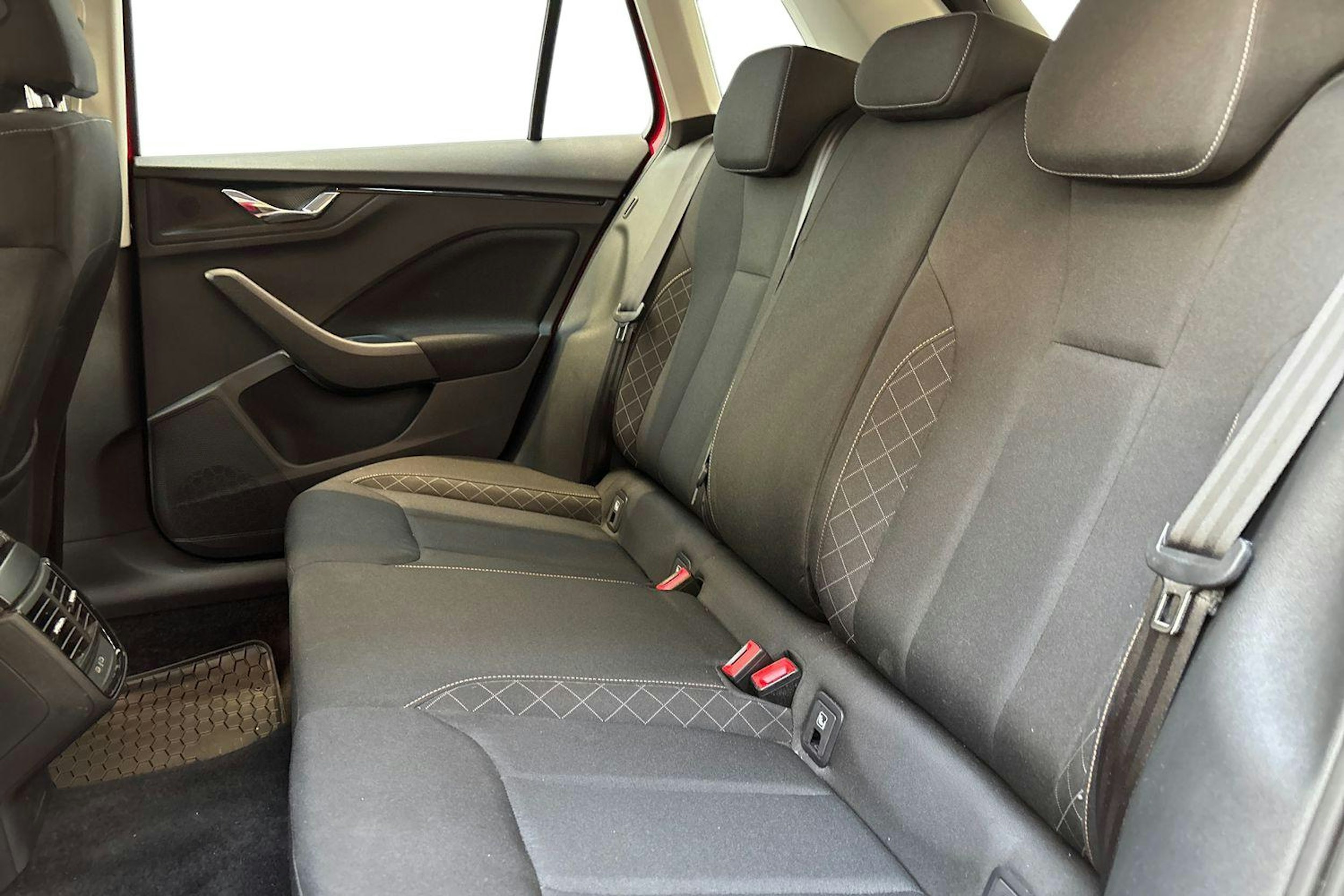 punainen Skoda Kamiq 2021 kuva 8.