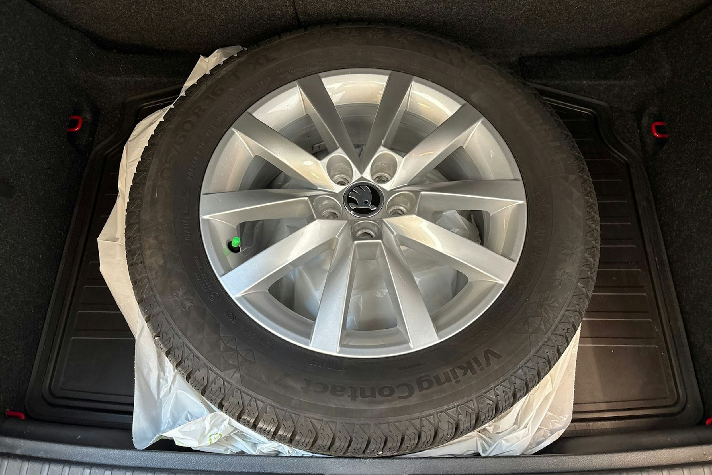 punainen Skoda Kamiq 2021 kuva 11.
