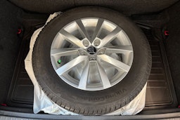 punainen Skoda Kamiq 2021 kuva 11.