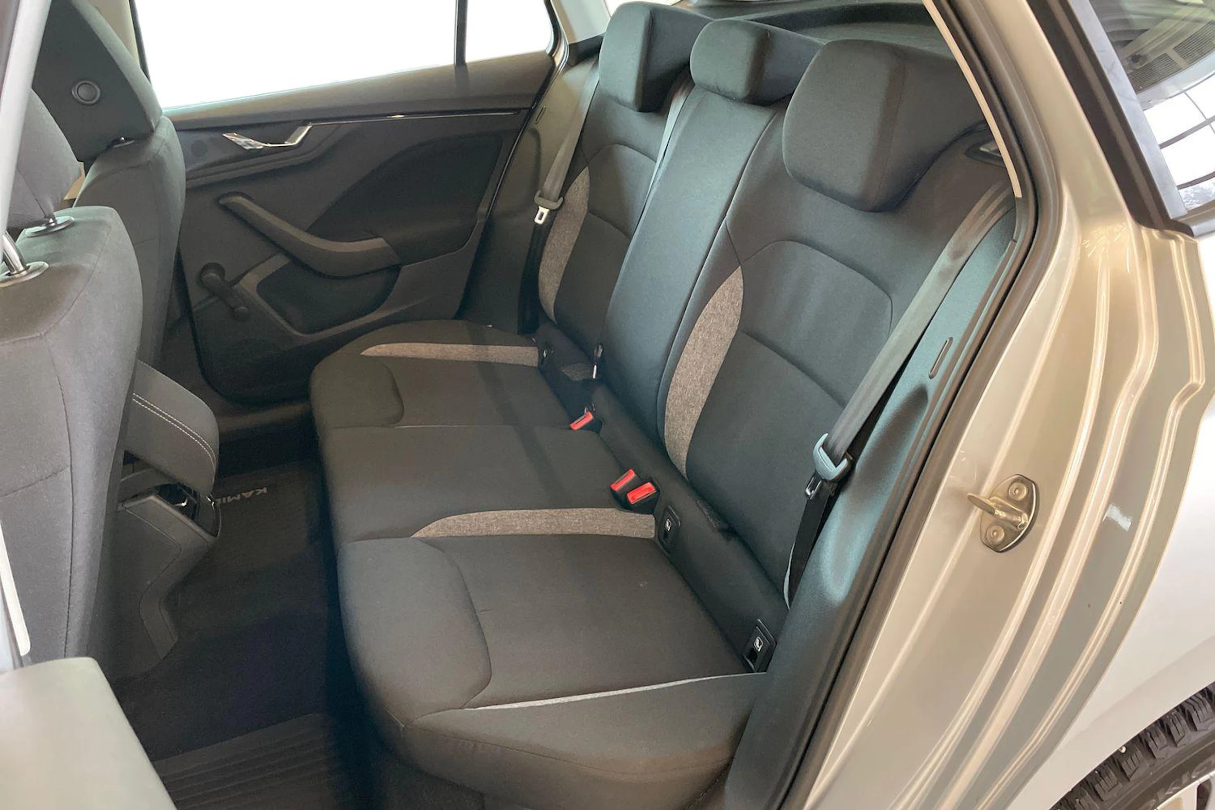 Harmaa Skoda Kamiq 2021 kuva 10.