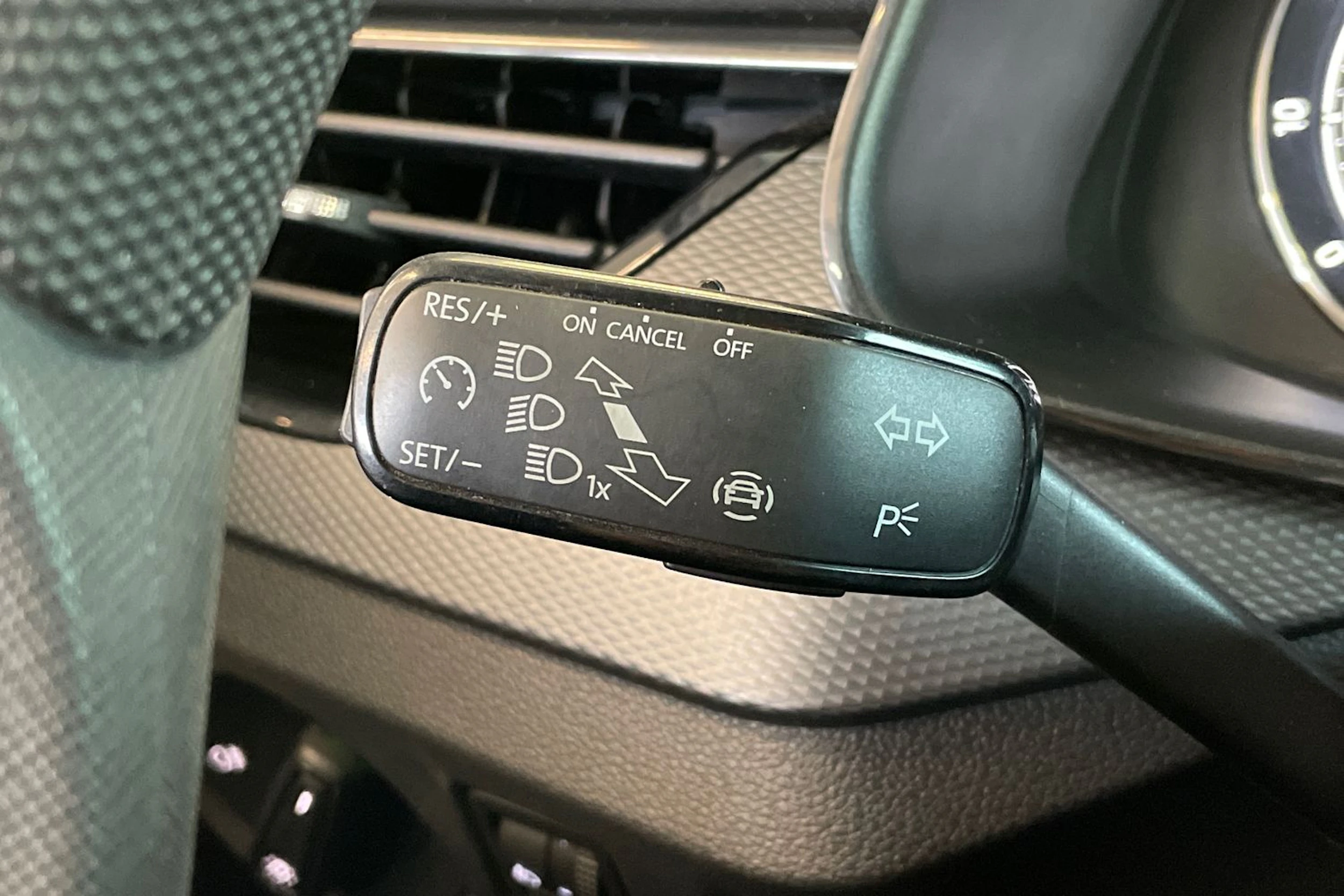 Harmaa Skoda Kamiq 2021 kuva 15.