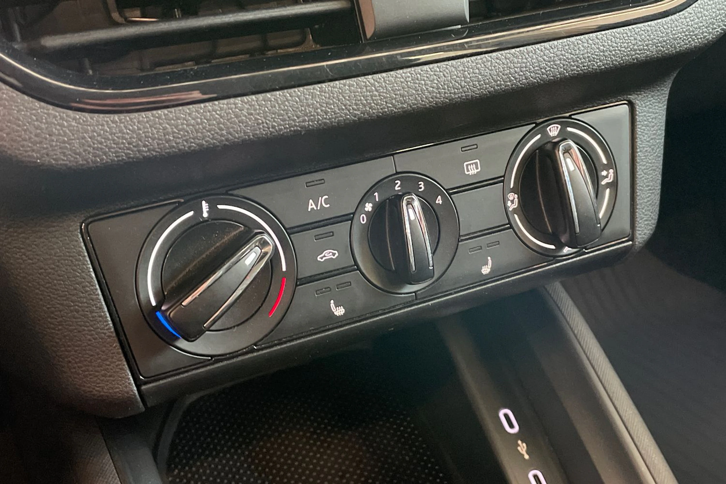 Harmaa Skoda Kamiq 2021 kuva 17.