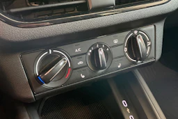 Harmaa Skoda Kamiq 2021 kuva 17.