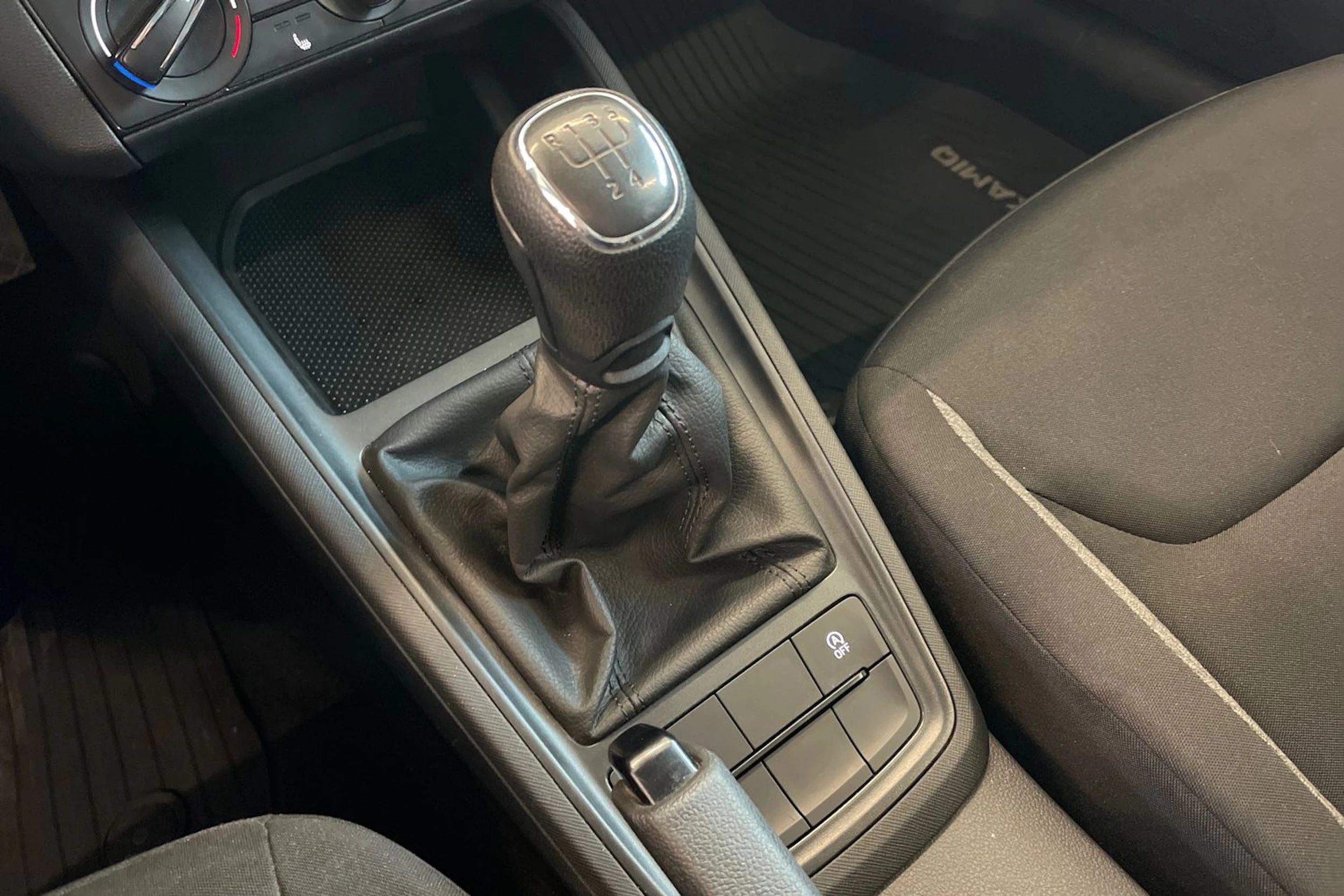 Harmaa Skoda Kamiq 2021 kuva 18.