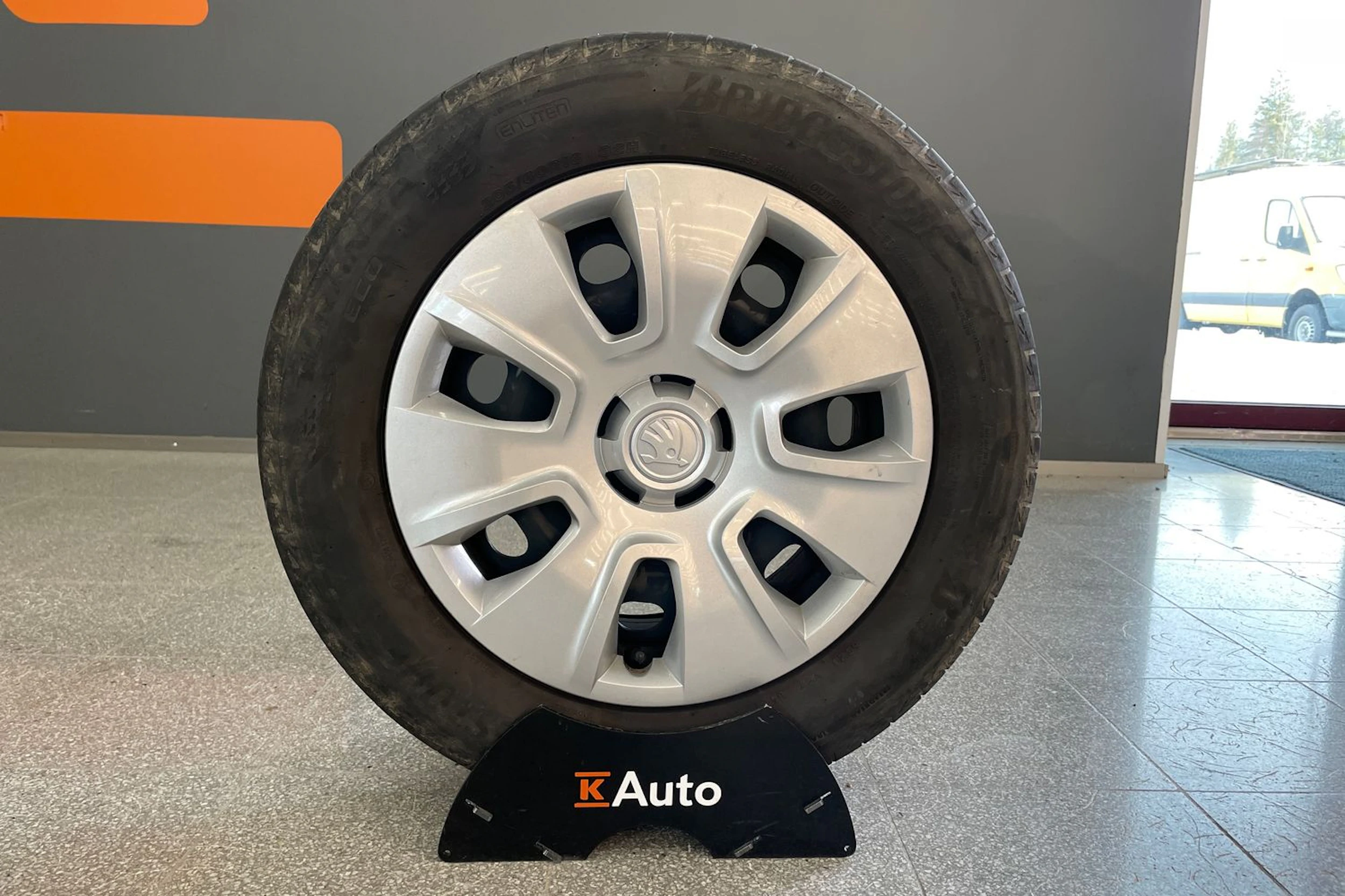 Harmaa Skoda Kamiq 2021 kuva 21.