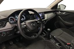 valkoinen Skoda Kamiq 2021 kuva 8.