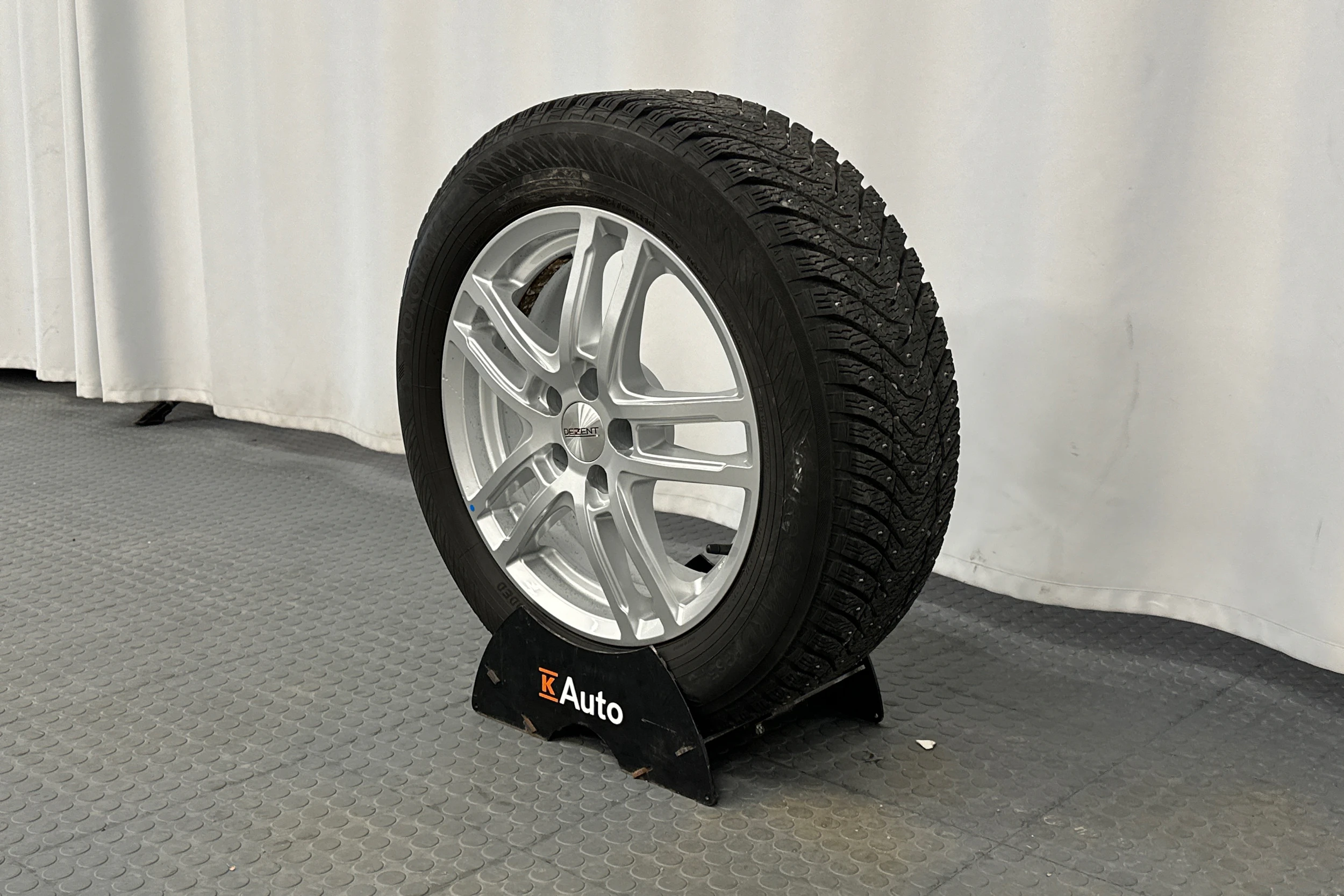 valkoinen Skoda Kamiq 2021 kuva 13.