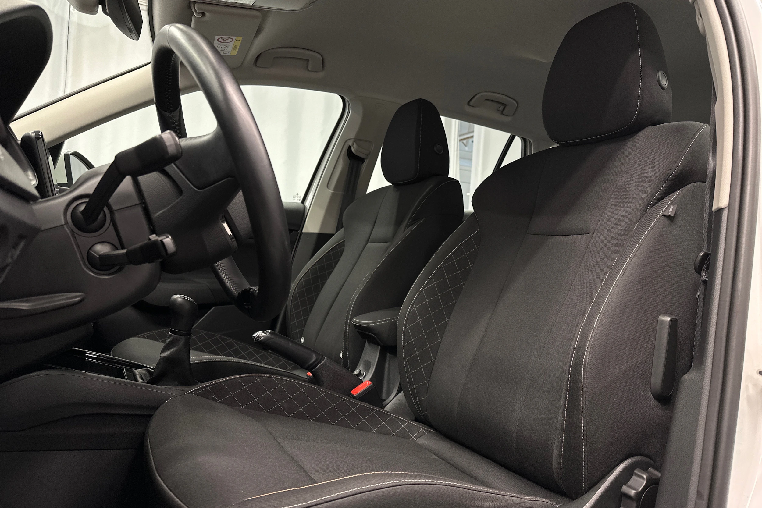 valkoinen Skoda Kamiq 2021 kuva 16.