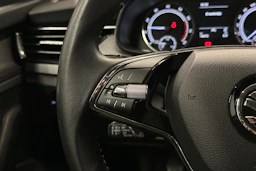 valkoinen Skoda Kamiq 2021 kuva 18.